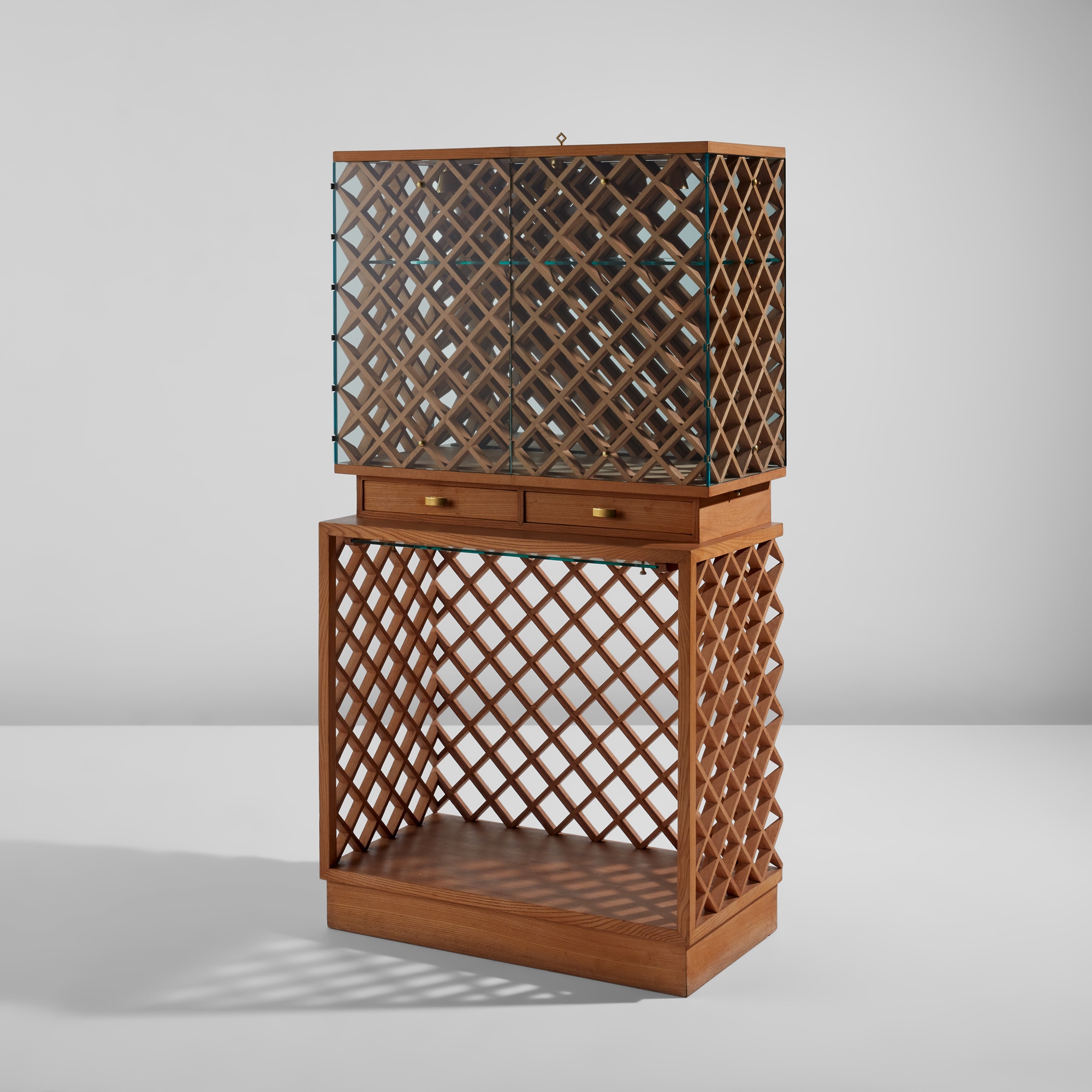 <p><strong>PIETRO&nbsp;CHIESA</strong><em>&nbsp;Rare vitrine with integrated glass tray, from the VII Trienalle, Milan, Italy,</em> circa 1939</p>
