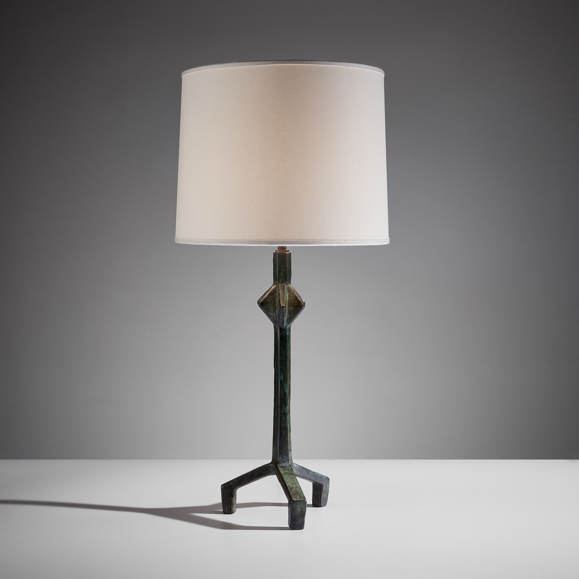 <p><strong>ALBERTO GIACOMETTI</strong> <em>"Étoile" table lamp</em>, designed circa 1935, later cast</p>