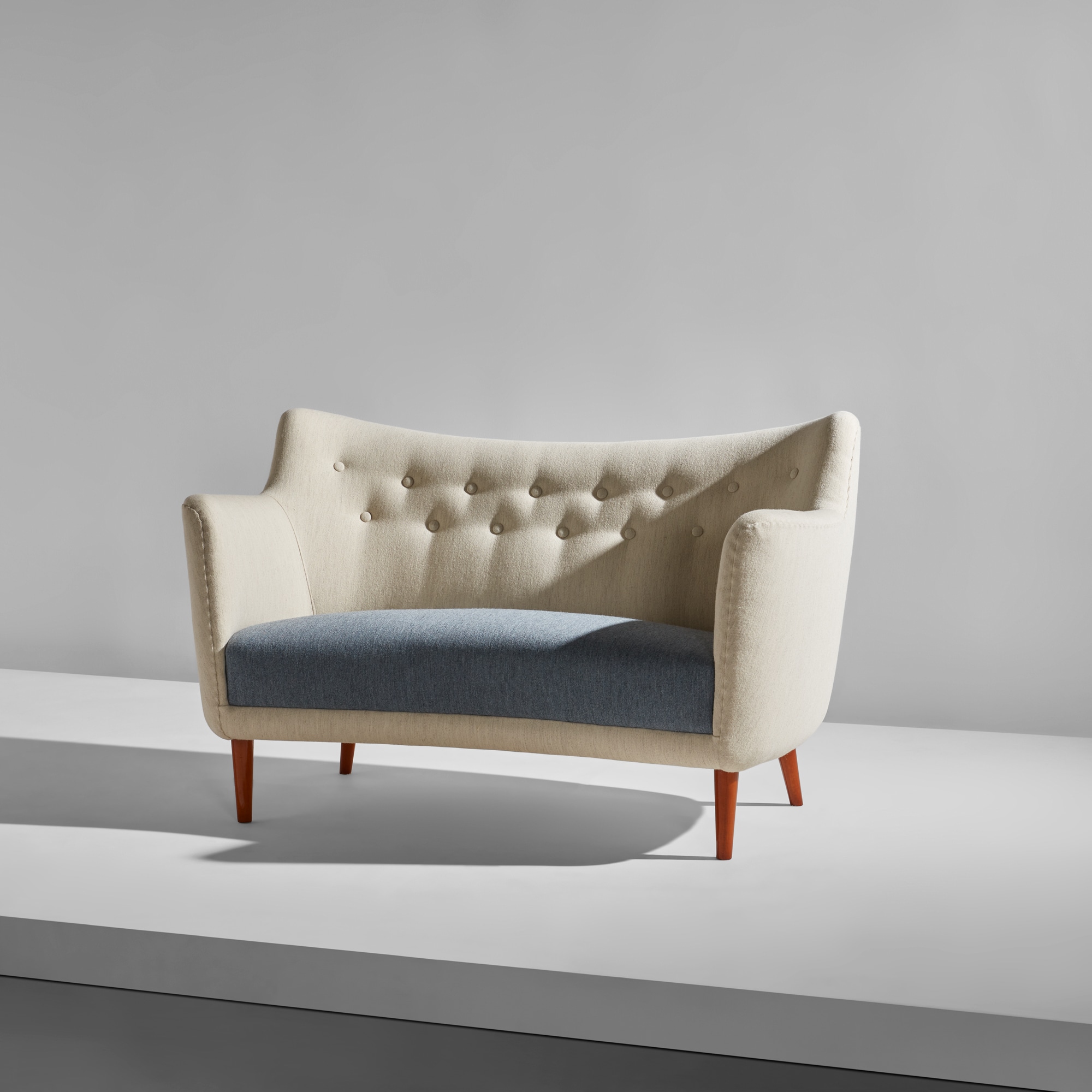 <p><strong>FINN JUHL</strong> <em>Rare sofa</em>, circa 1947</p>