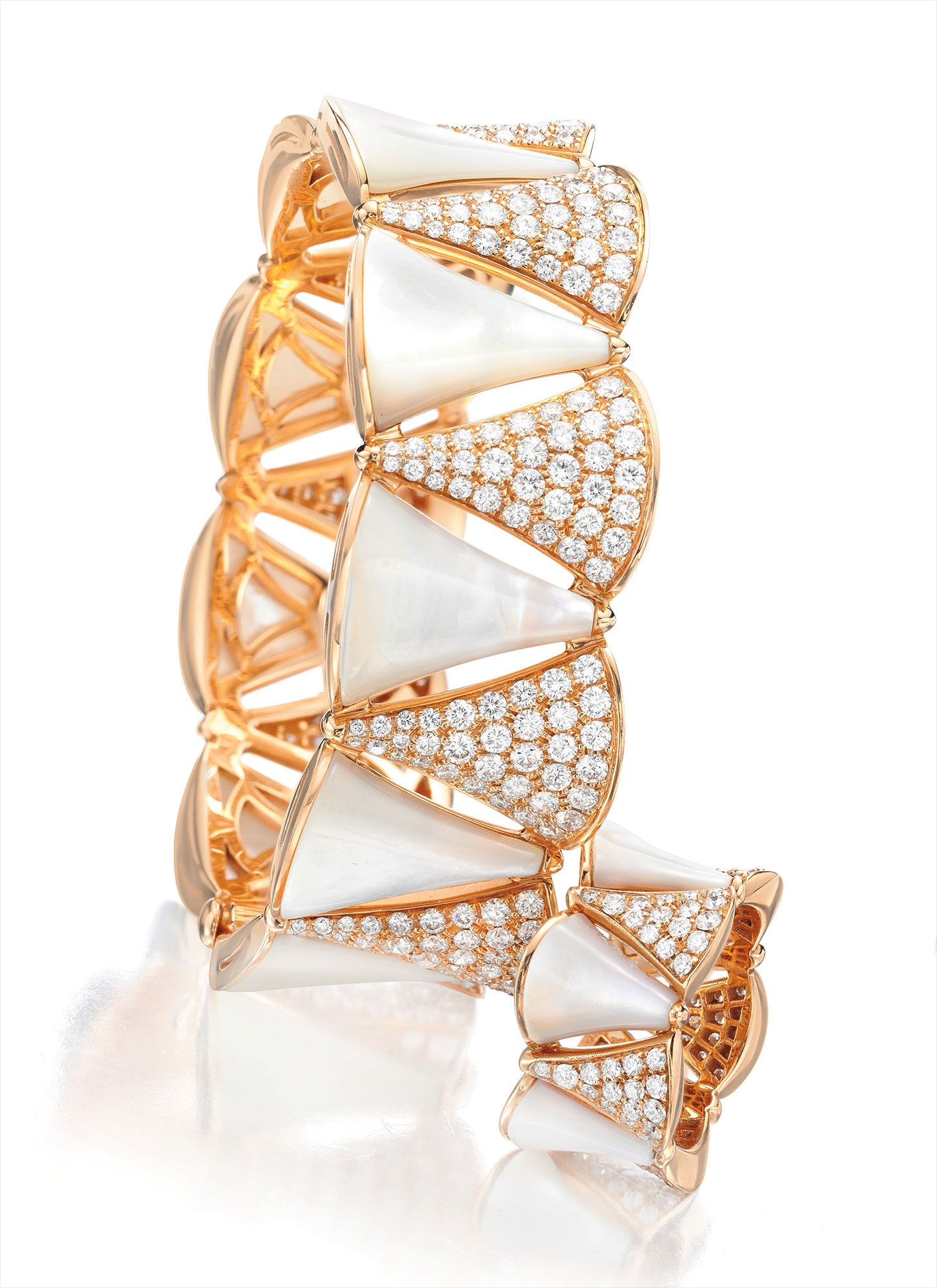 <b>BULGARI</b> <i>An Elegant Diamond and Mother-of-Pearl 'Diva’s Dream' Suite</i>