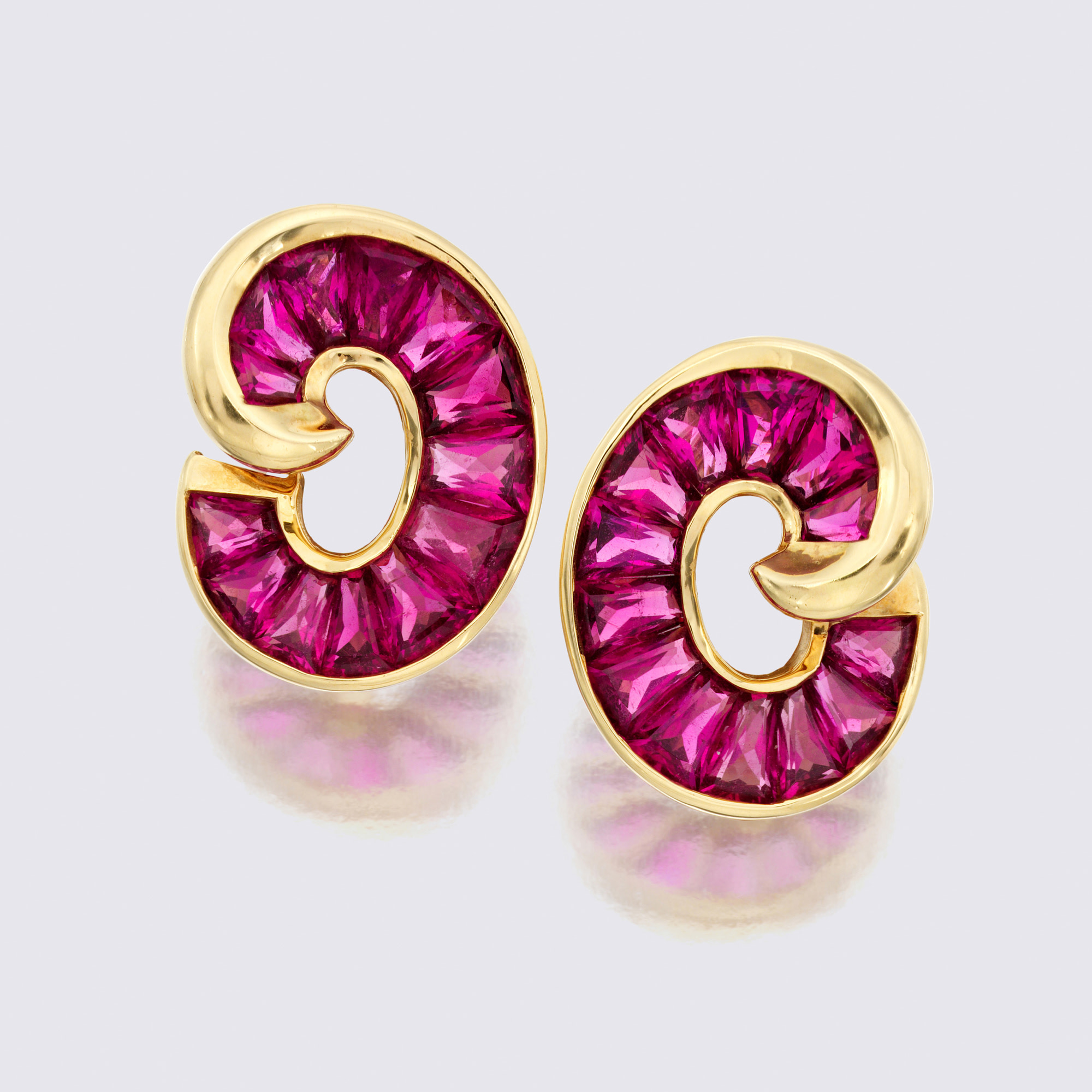 <p><strong>VERDURA</strong> <em>Rubellite Earclips</em></p>