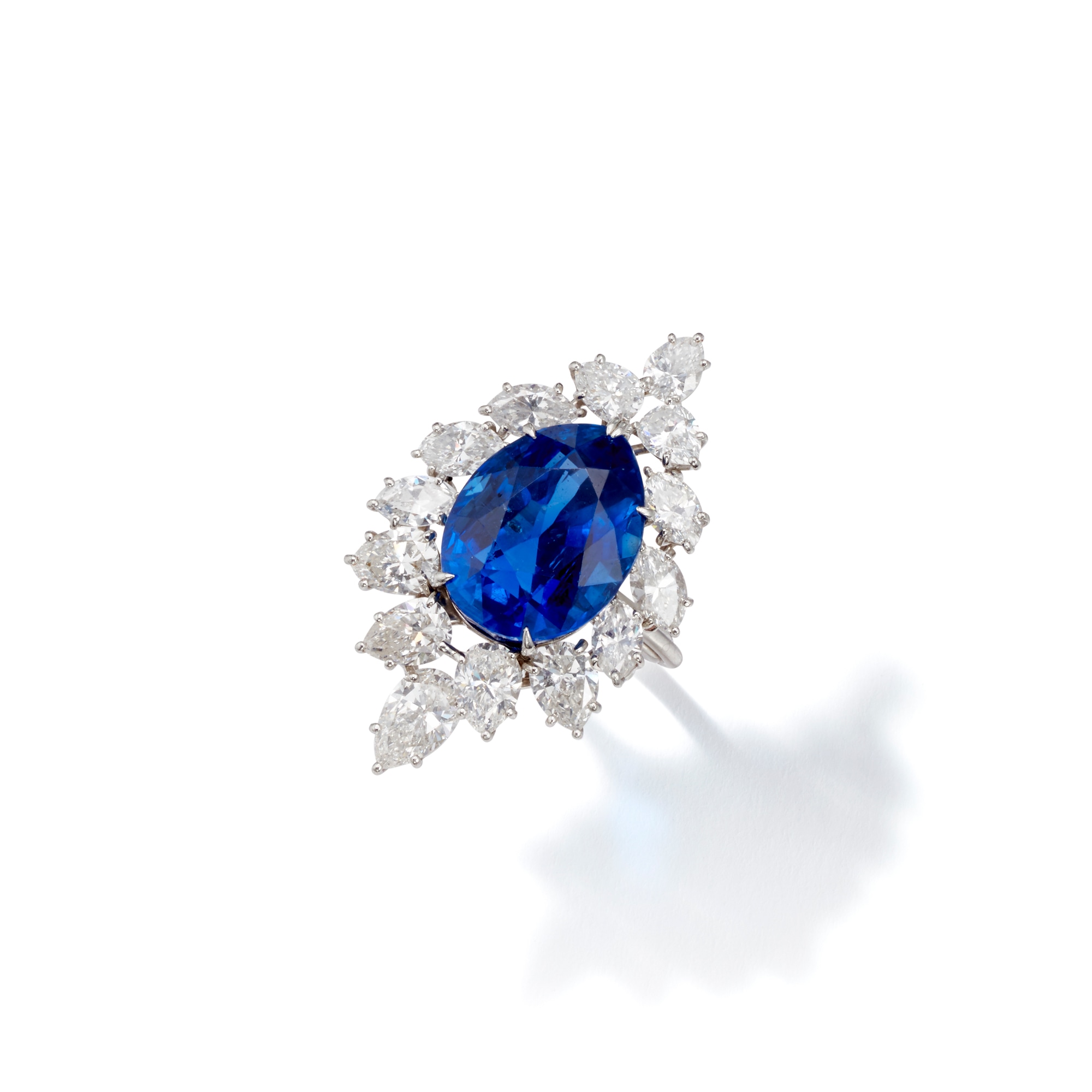 <p><strong>HARRY WINSTON</strong> An Important Sapphire, Diamond and Platinum Ring </p>