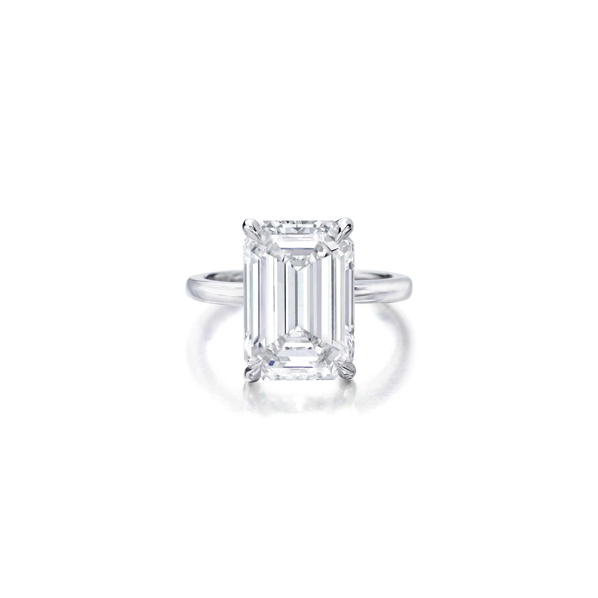 <p><em>Diamond Ring</em></p>