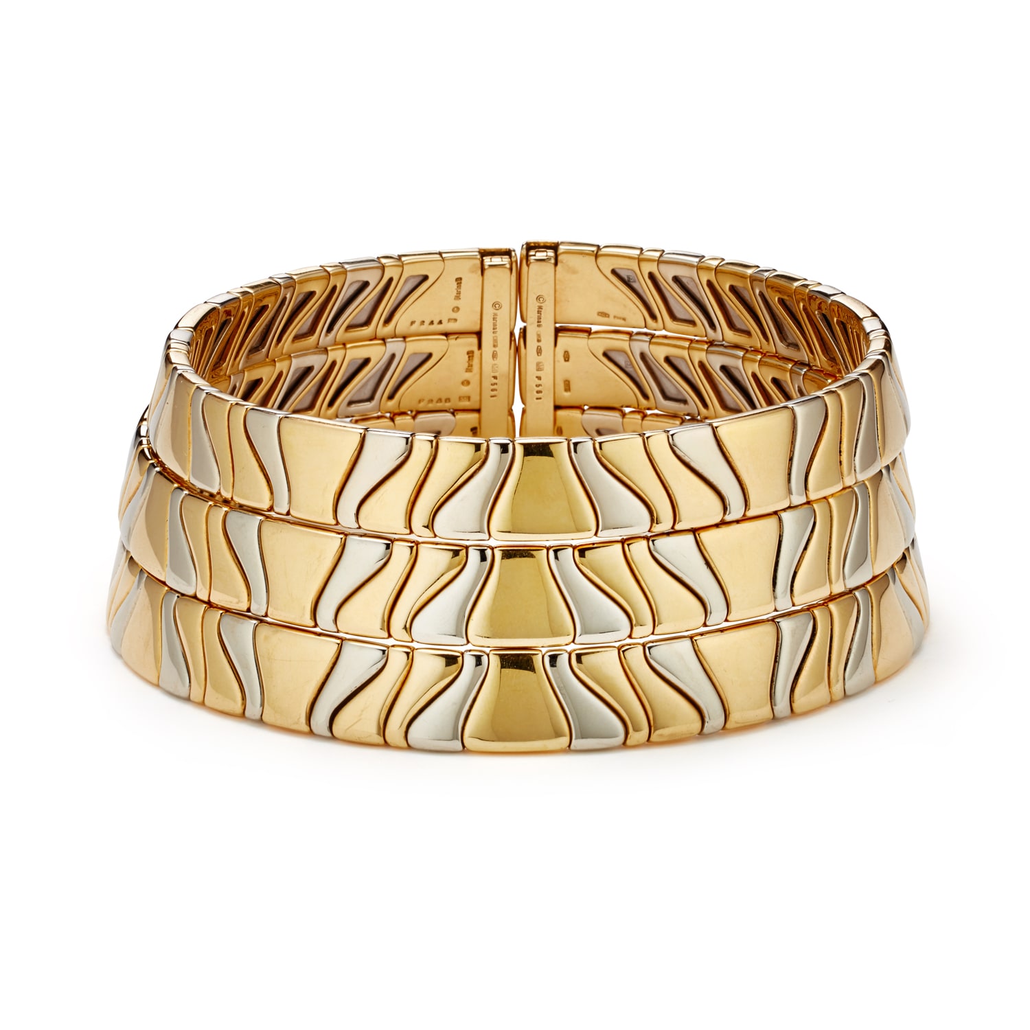 <p><strong>MARINA B</strong>. A Gold Necklace</p>