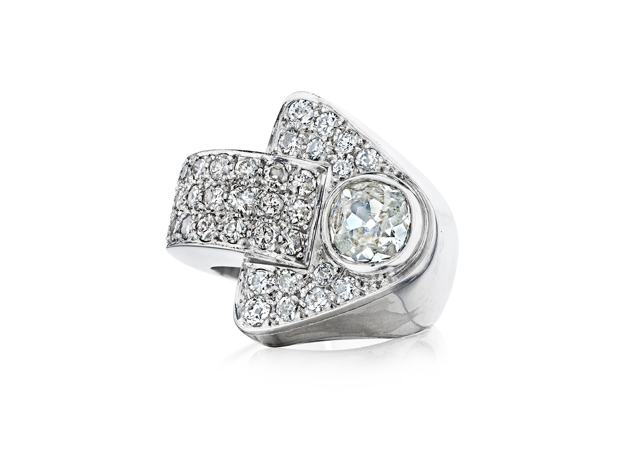 <p><strong>RAYMOND TEMPLIER</strong> An Art Deco Diamond and Platinum Ring, 1935</p>