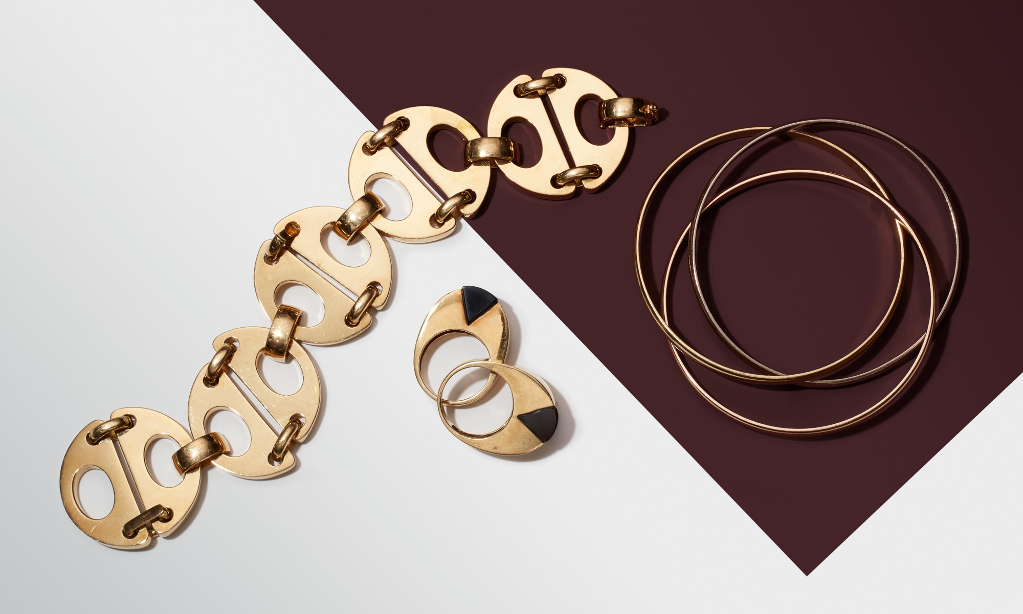 <p><strong>CARTIER</strong>. A Gold &lsquo;Trinity&rsquo; Bracelet; <strong>TIFFANY &amp; CO</strong>. A Companion Pair of Tiger&rsquo;s Eye, Onyx and Gold Ring; <strong>TIFFANY &amp; CO</strong>. A Gold Bracelet &nbsp;</p>
