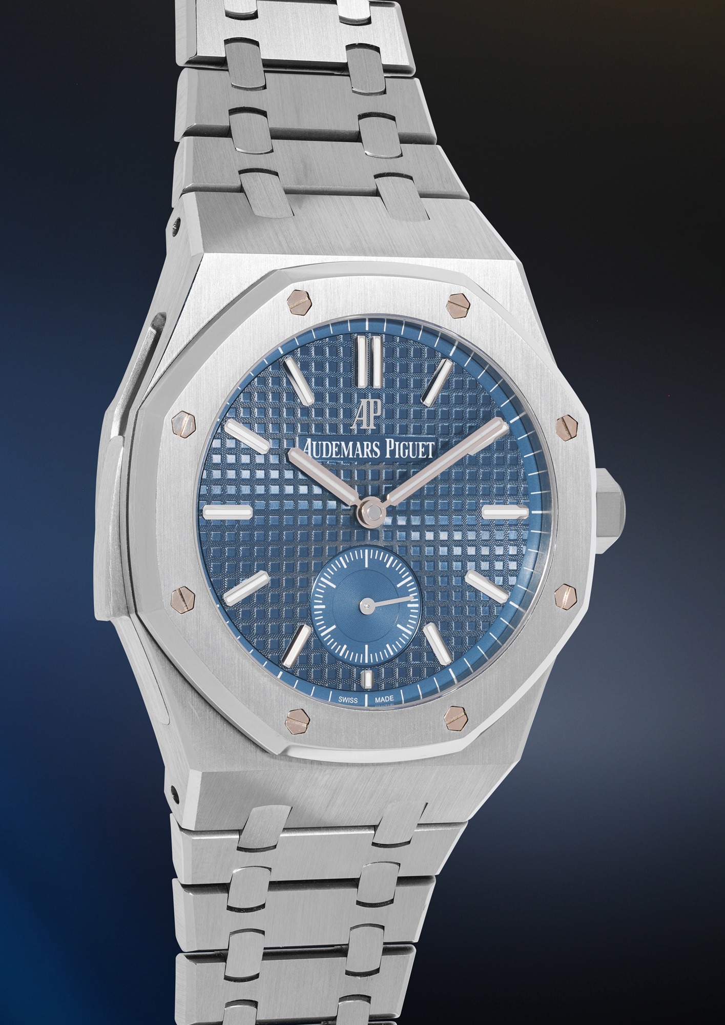 <p><strong>AUDEMARS PIGUET</strong> <em>Royal Oak Supersonnerie in titanium with additional salmon dial</em>, circa 2019</p>
