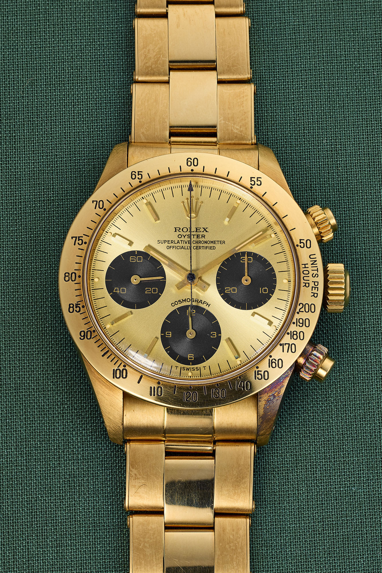 <p>ROLEX <em>Cosmograph Daytona ref. 6265, 18K yellow gold</em></p>