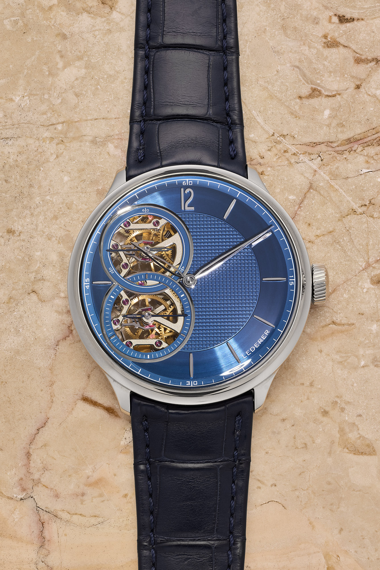 <p><strong>LEDERER</strong>&nbsp;<em>Central Impulse Chronometer, 18K white gold</em></p>
