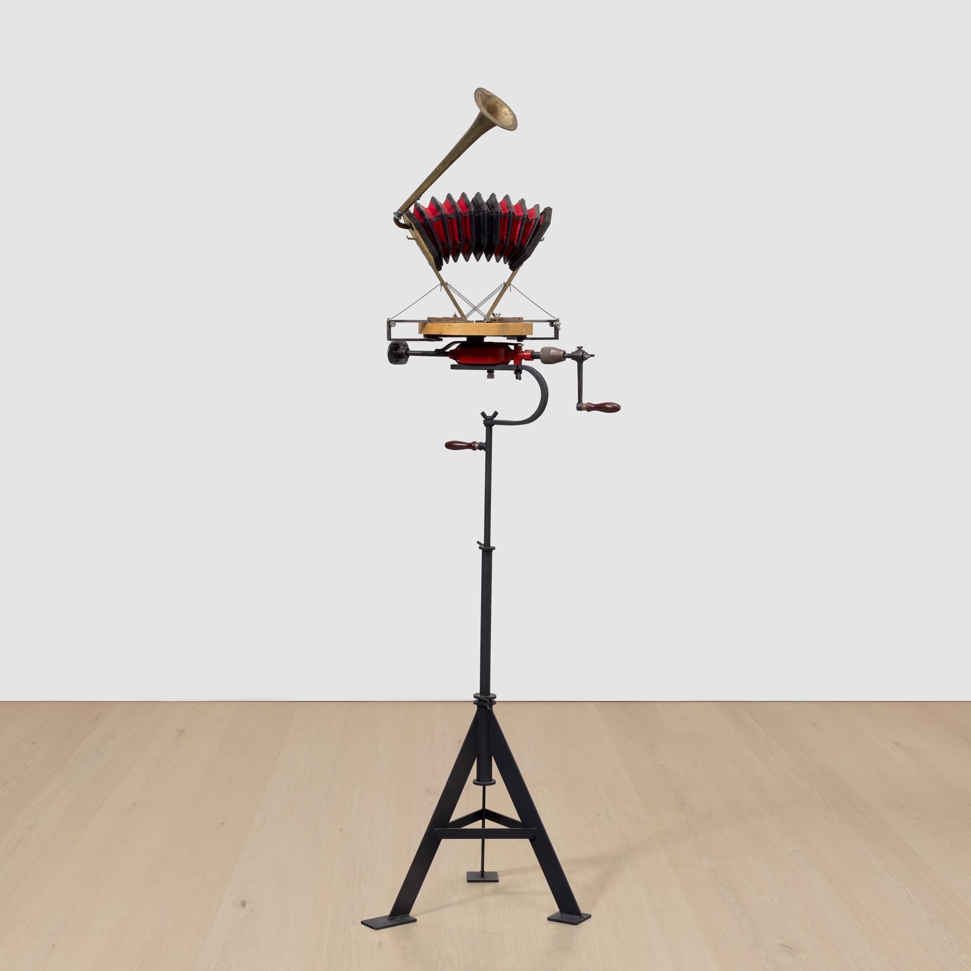 <p><strong>WILLIAM KENTRIDGE</strong> <em>Kinetic Sculpture/Bellows</em>, 2011</p>
