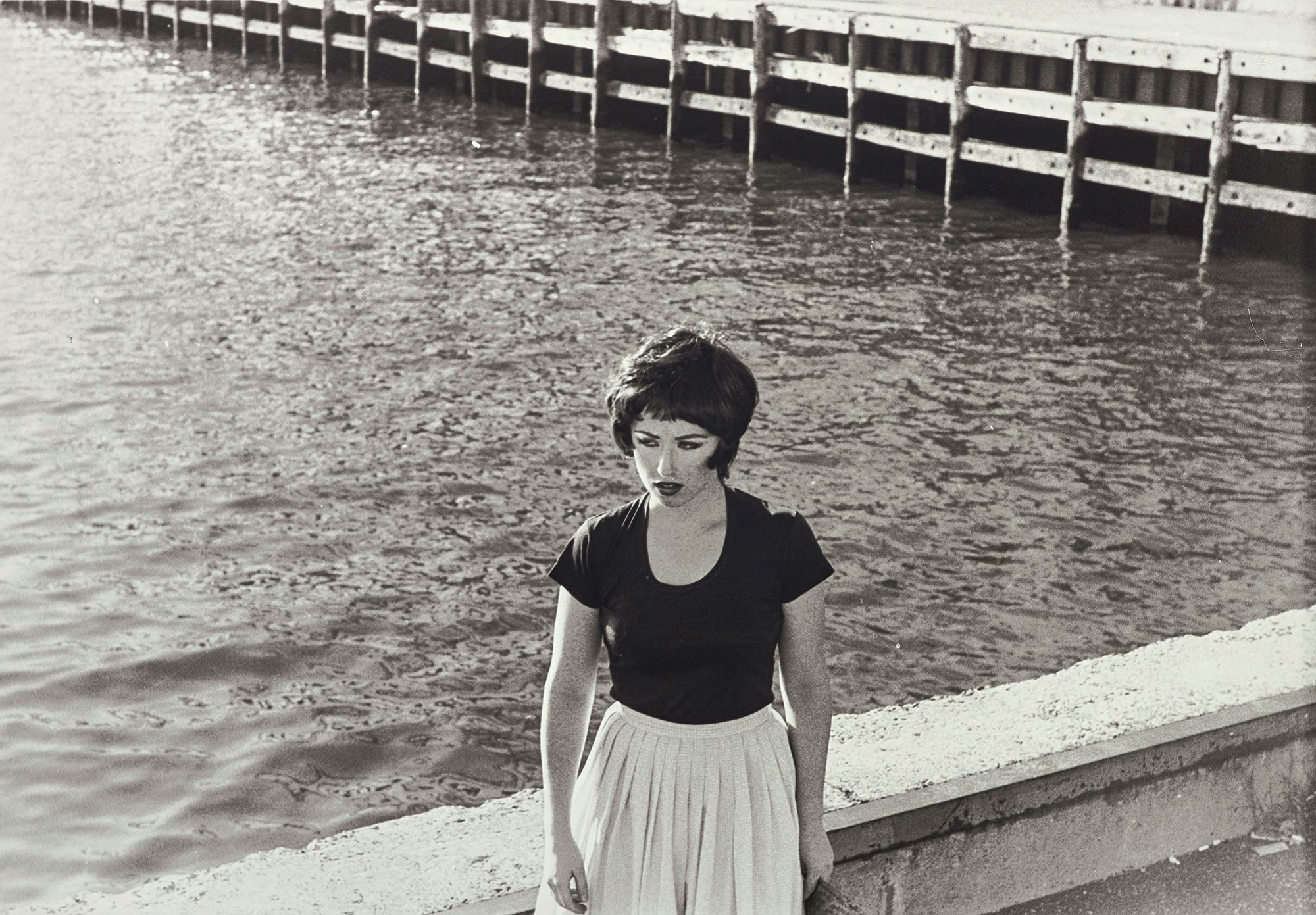 <p><strong>CINDY SHERMAN</strong> <em>Untitled Film Still #25</em>, 1978</p>
