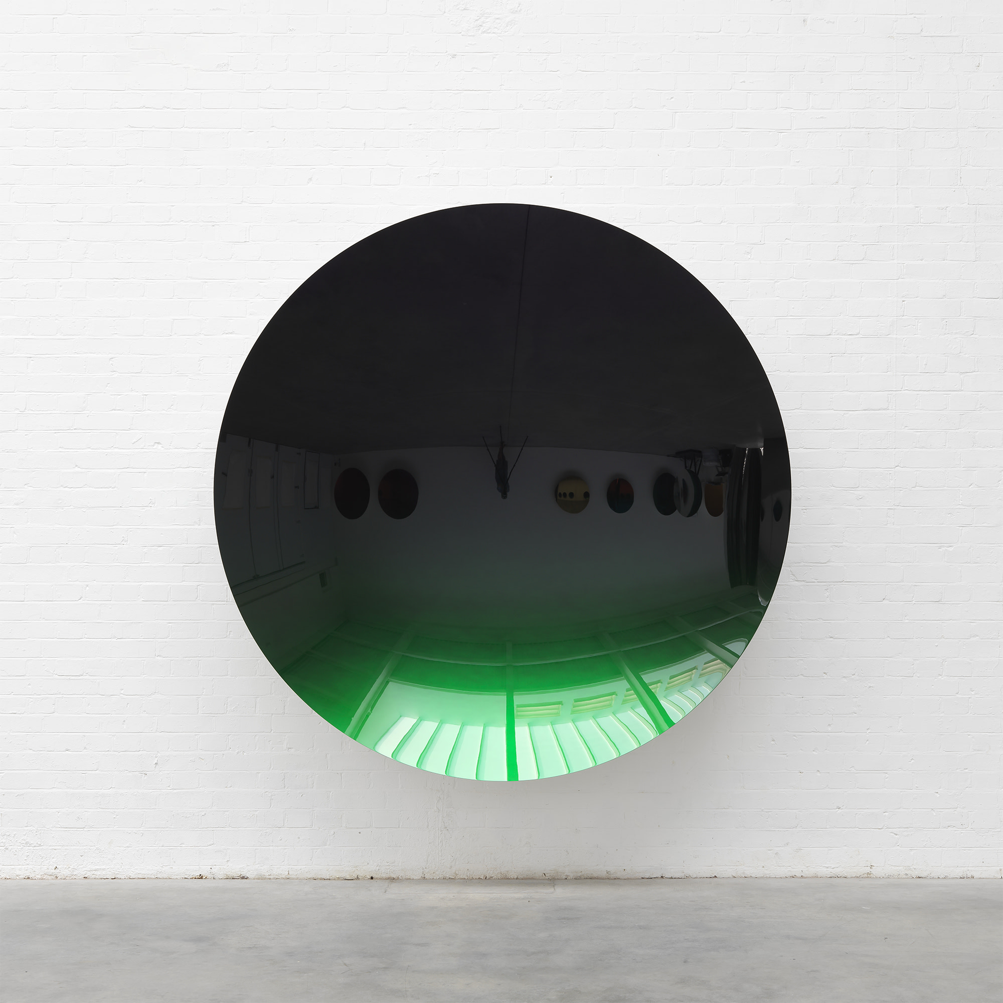 <p><strong>ANISH KAPOOR&nbsp;</strong><em>Mirror (Organic Green to Dark Purple),</em>&nbsp;2016</p>
