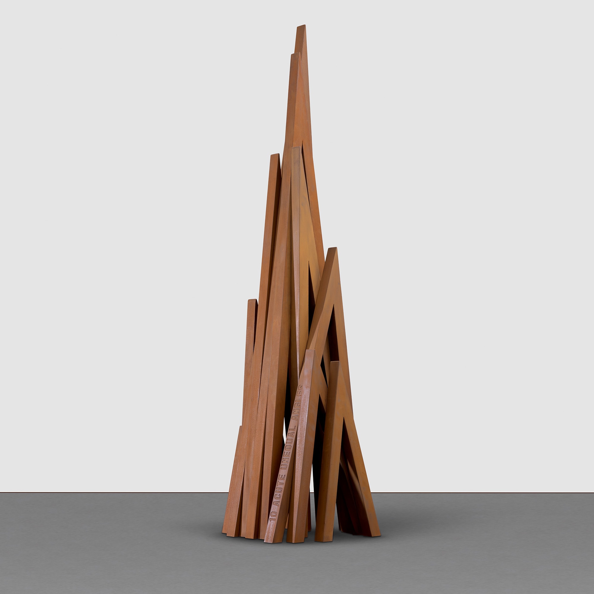 <p><strong>BERNAR VENET</strong> <em>10 Acute Unequal Angles,</em> 2018</p>
