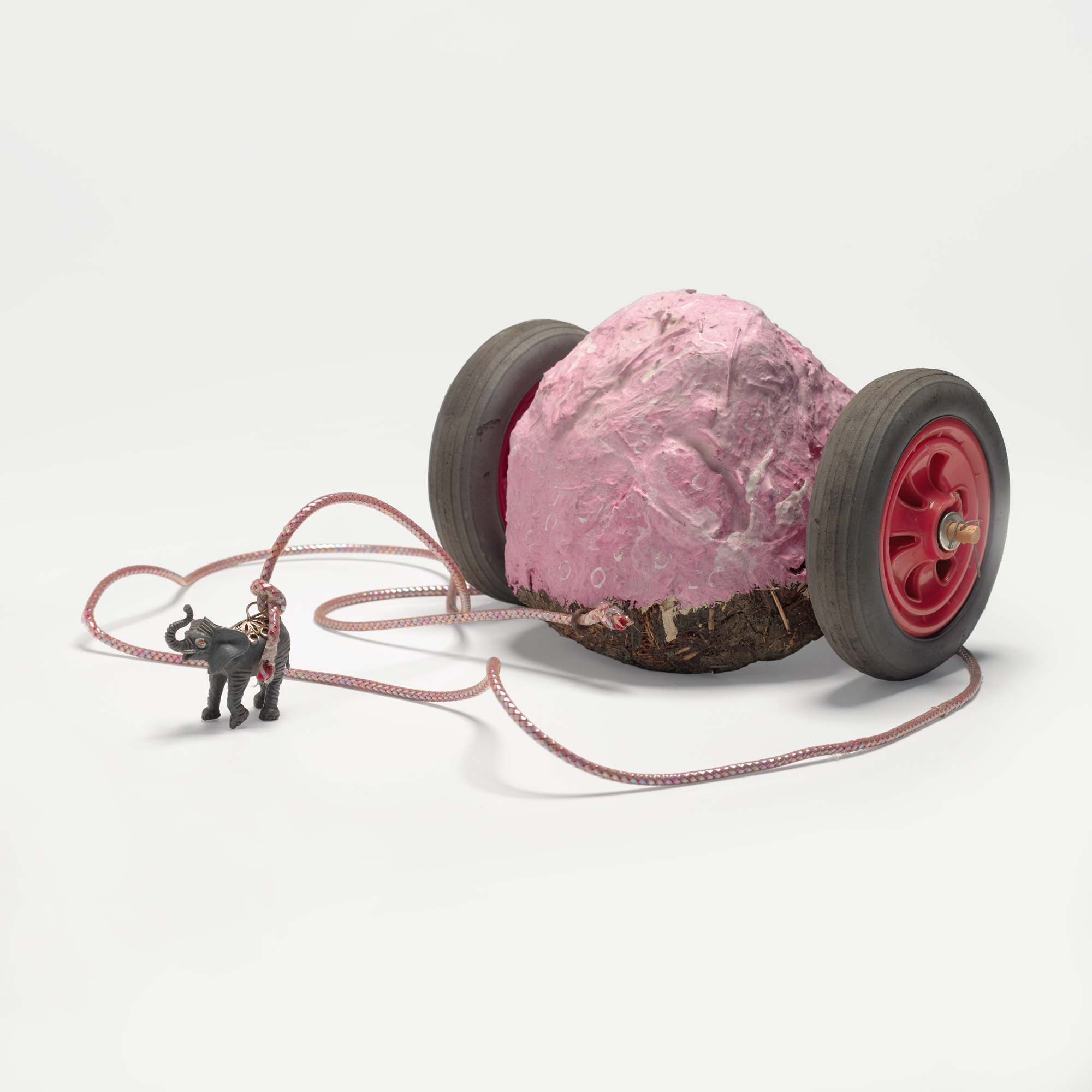 <p><strong>DAVID HAMMONS</strong>&nbsp;<em>Elephant Dung</em>, 1986</p>

