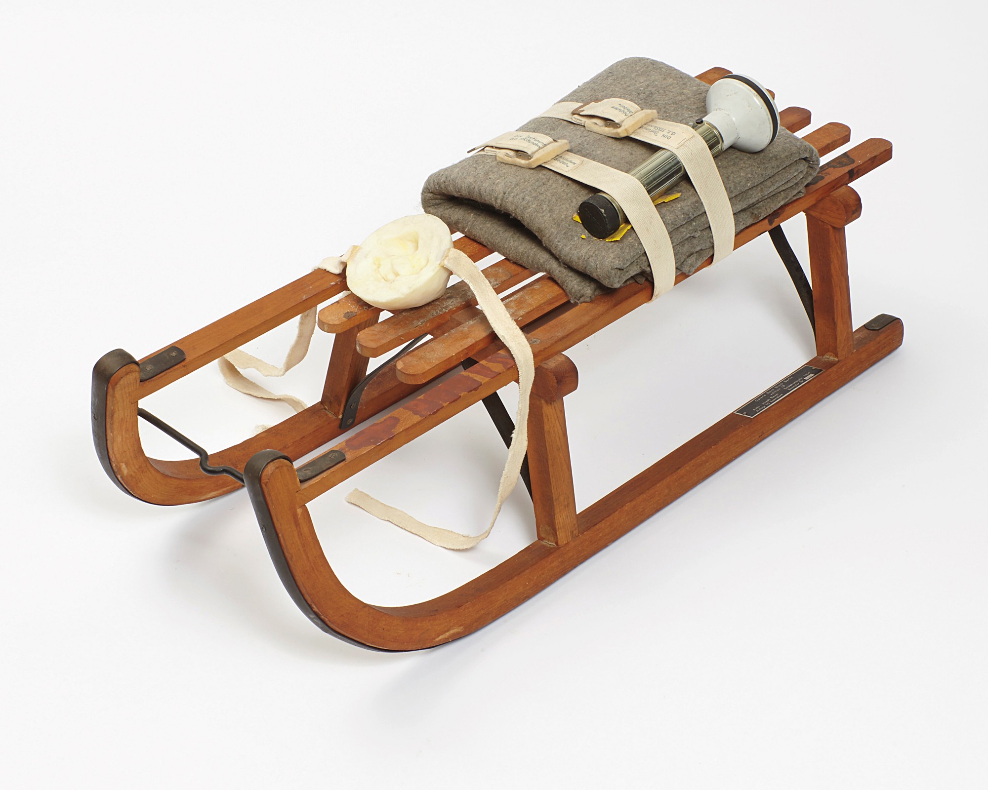 <p><strong>JOSEPH BEUYS</strong> <em>KRIEG! (WAR!),</em> 1977</p>
