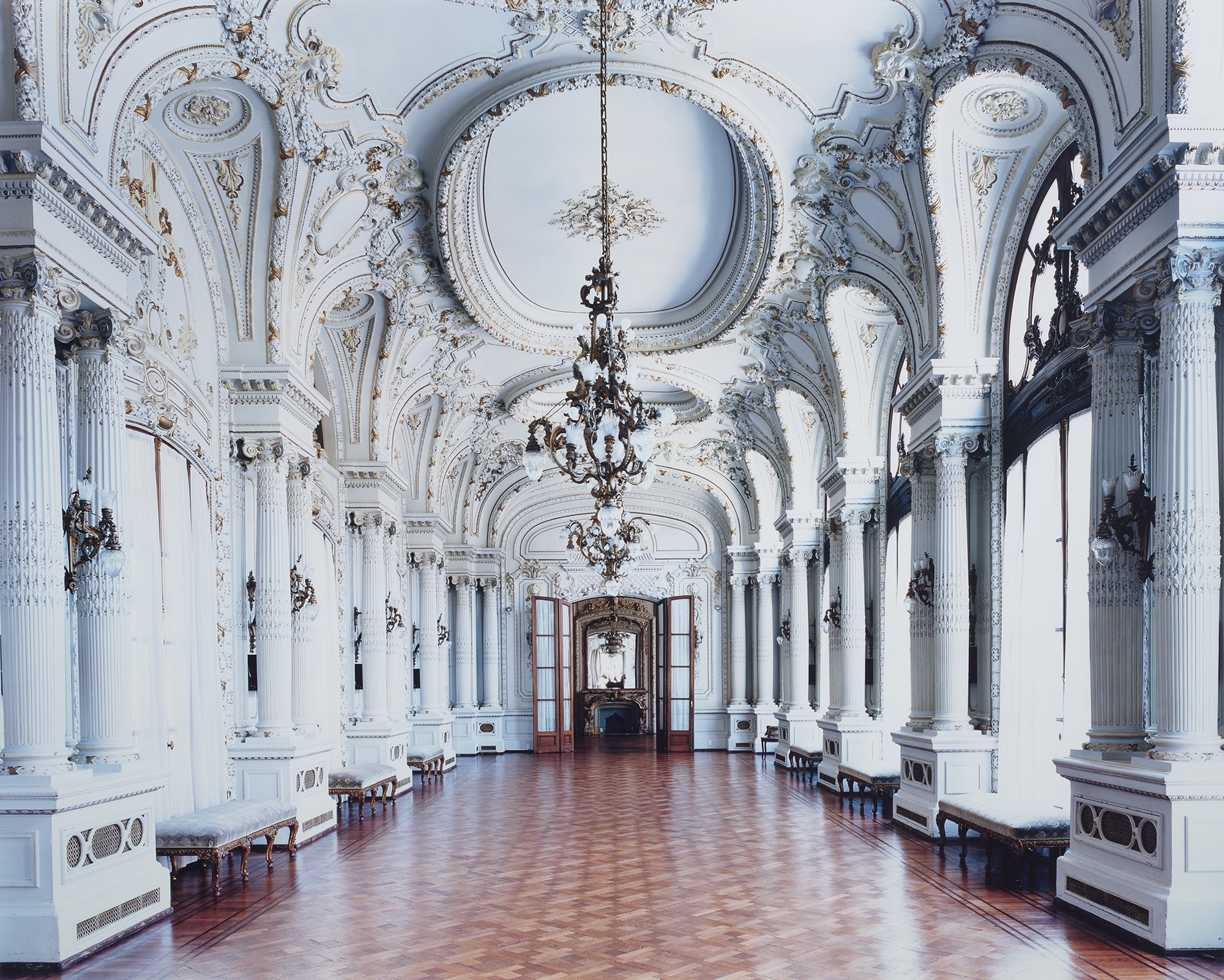 <p><strong>CANDIDA HÖFER</strong> <em>Centro Naval Buenos Aires I</em>, 2006</p>