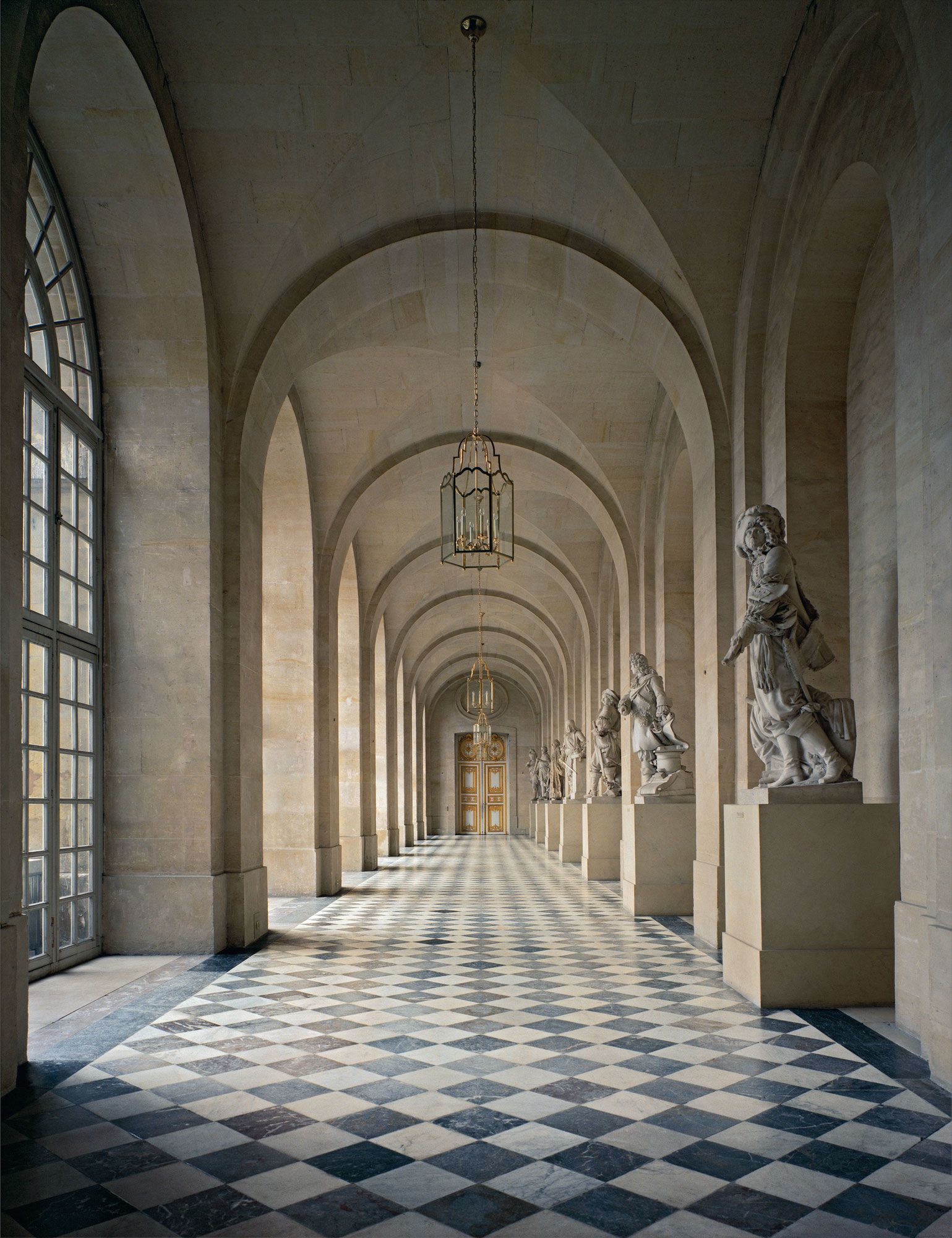 <b>ROBERT POLIDORI</b> <i>Galerie de Pierre, Chateau de Versailles</i>, 1985