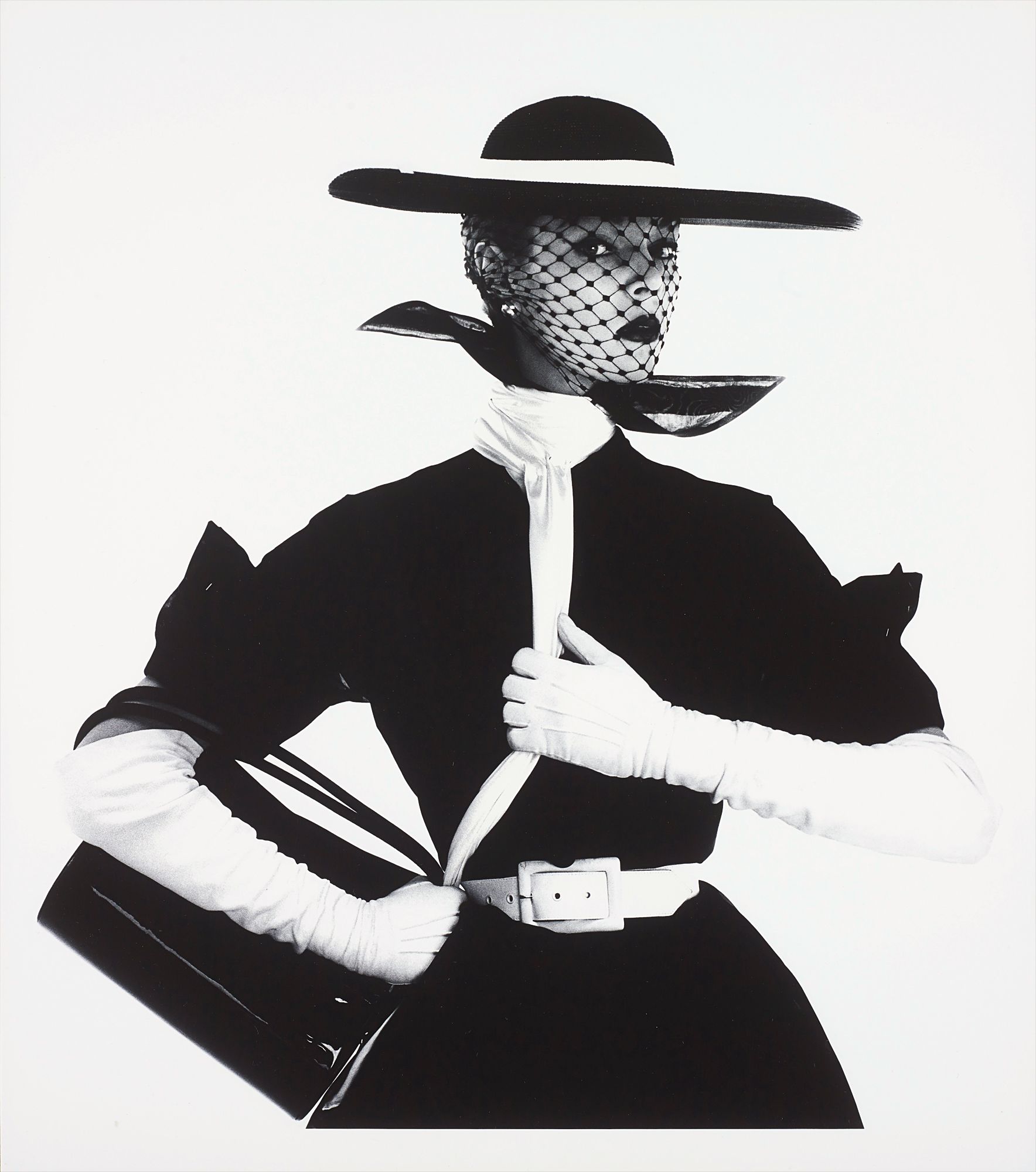 <b>IRVING PENN</b> <i>Black and White Fashion (with handbag) (Jean Patchett), New York</i>, 1950