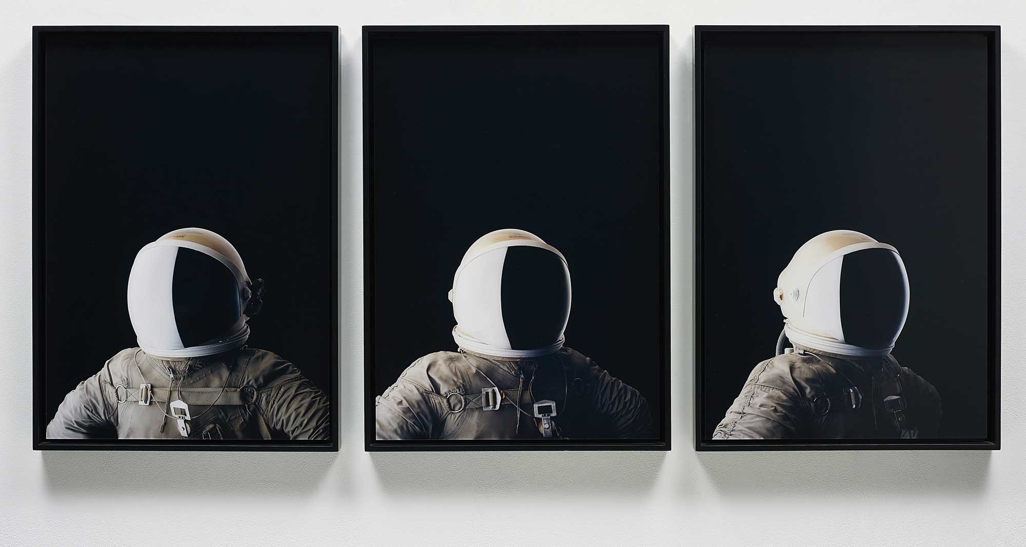 <p><strong>MATTHIAS SCHALLER</strong> <em>Dis 8 from Disportraits</em>, 2008</p>