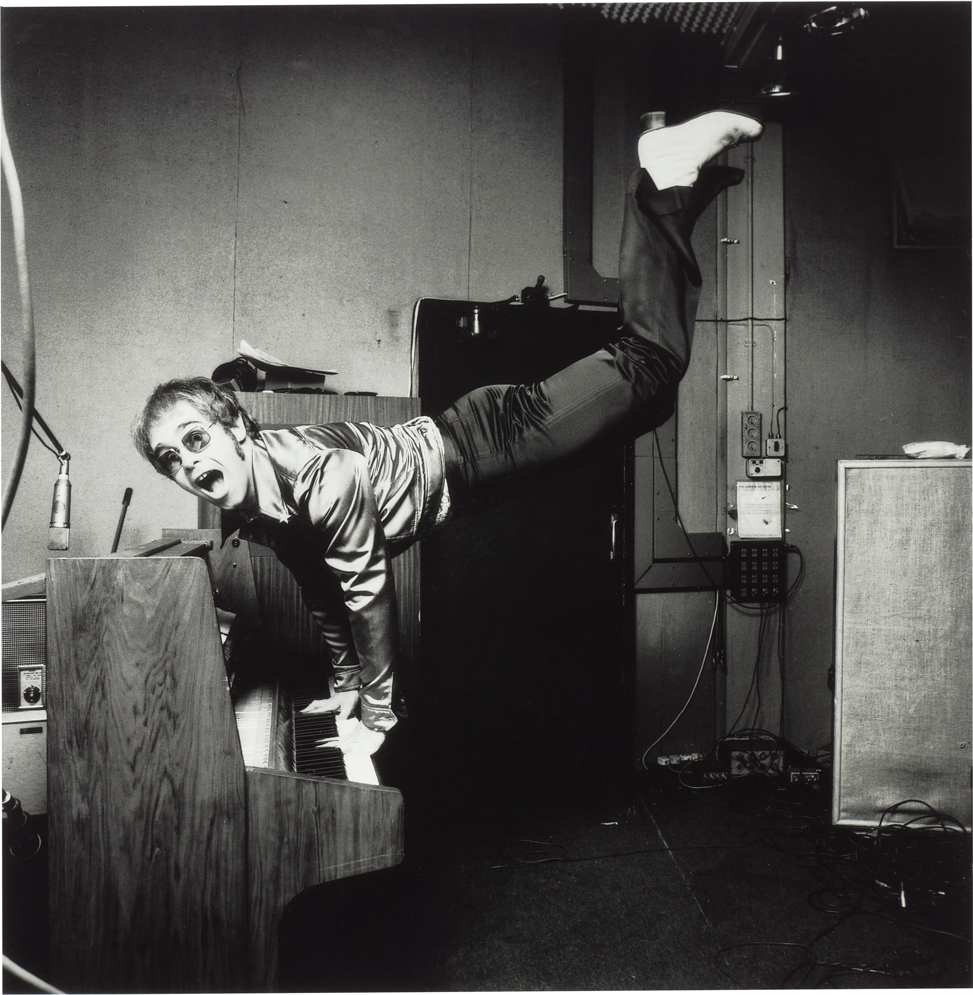 <p><strong>TERRY O&#39;NEILL</strong>&nbsp;<em>Elton John performing a handstand</em>, 1972 &nbsp;&nbsp; &nbsp;</p>
