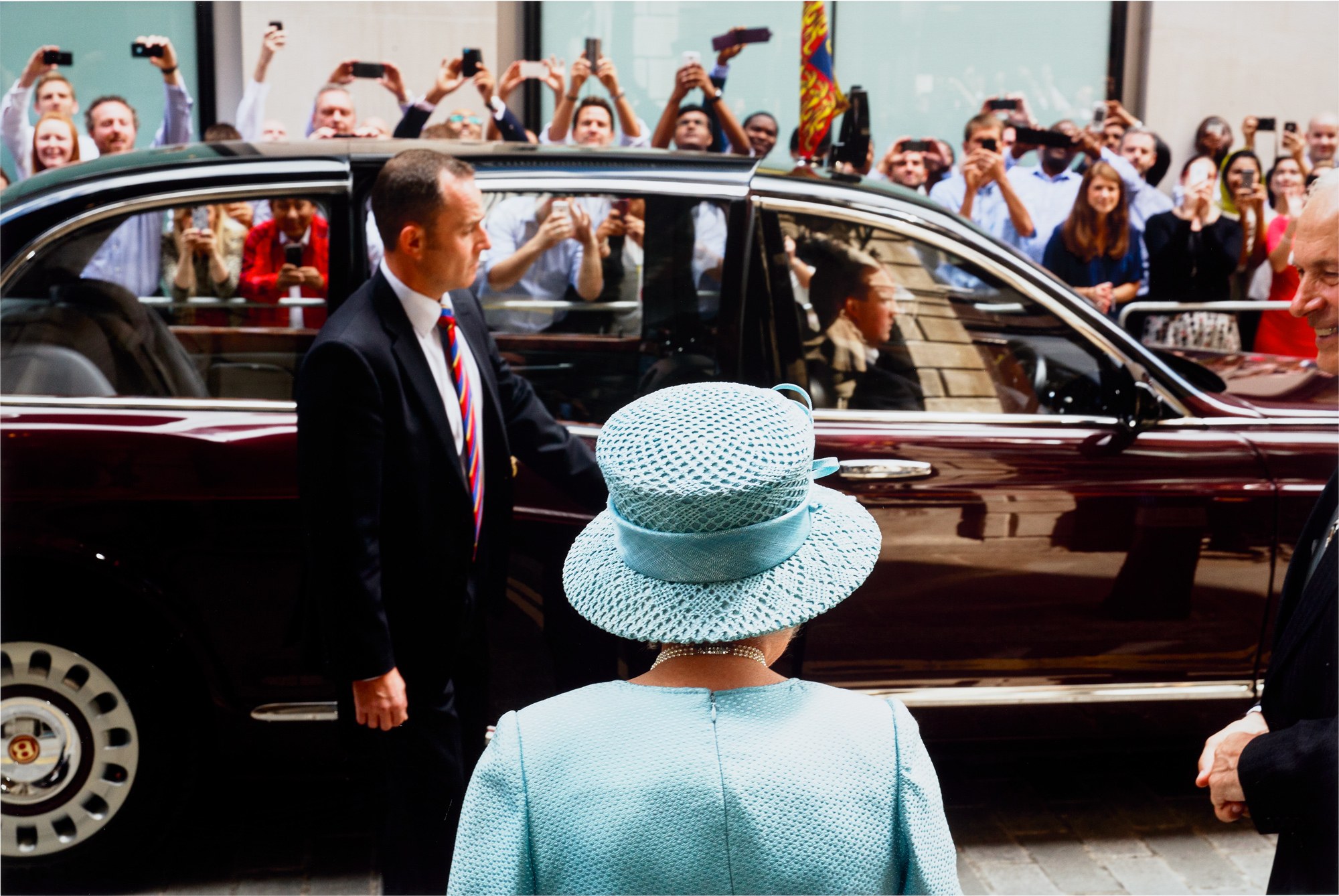 <p><strong>MARTIN PARR</strong> <em>The Queen Visiting the Livery Hall of the Drapers&rsquo; Livery Company for their 650th Anniversary, London,</em> 2014</p>
