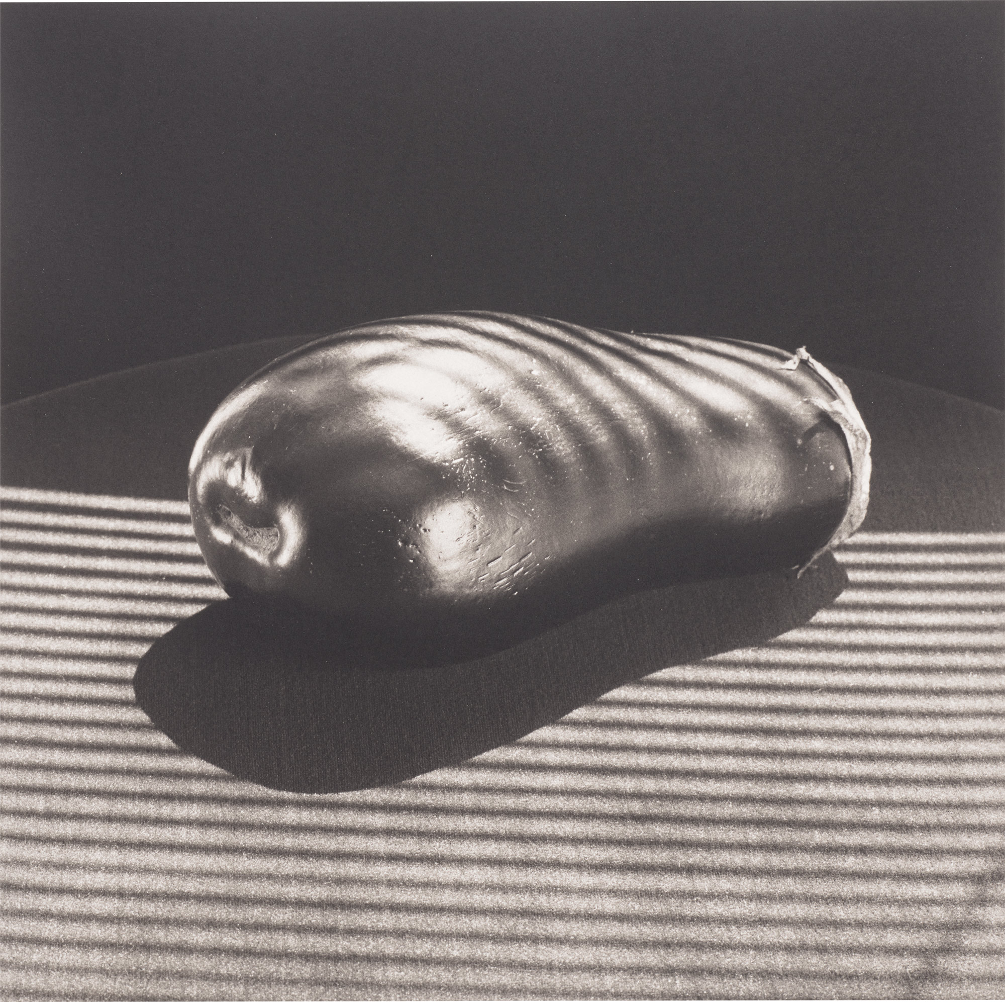 <p><strong>ROBERT MAPPLETHORPE</strong>&nbsp;<em>Eggplant,</em>&nbsp;1985</p>
