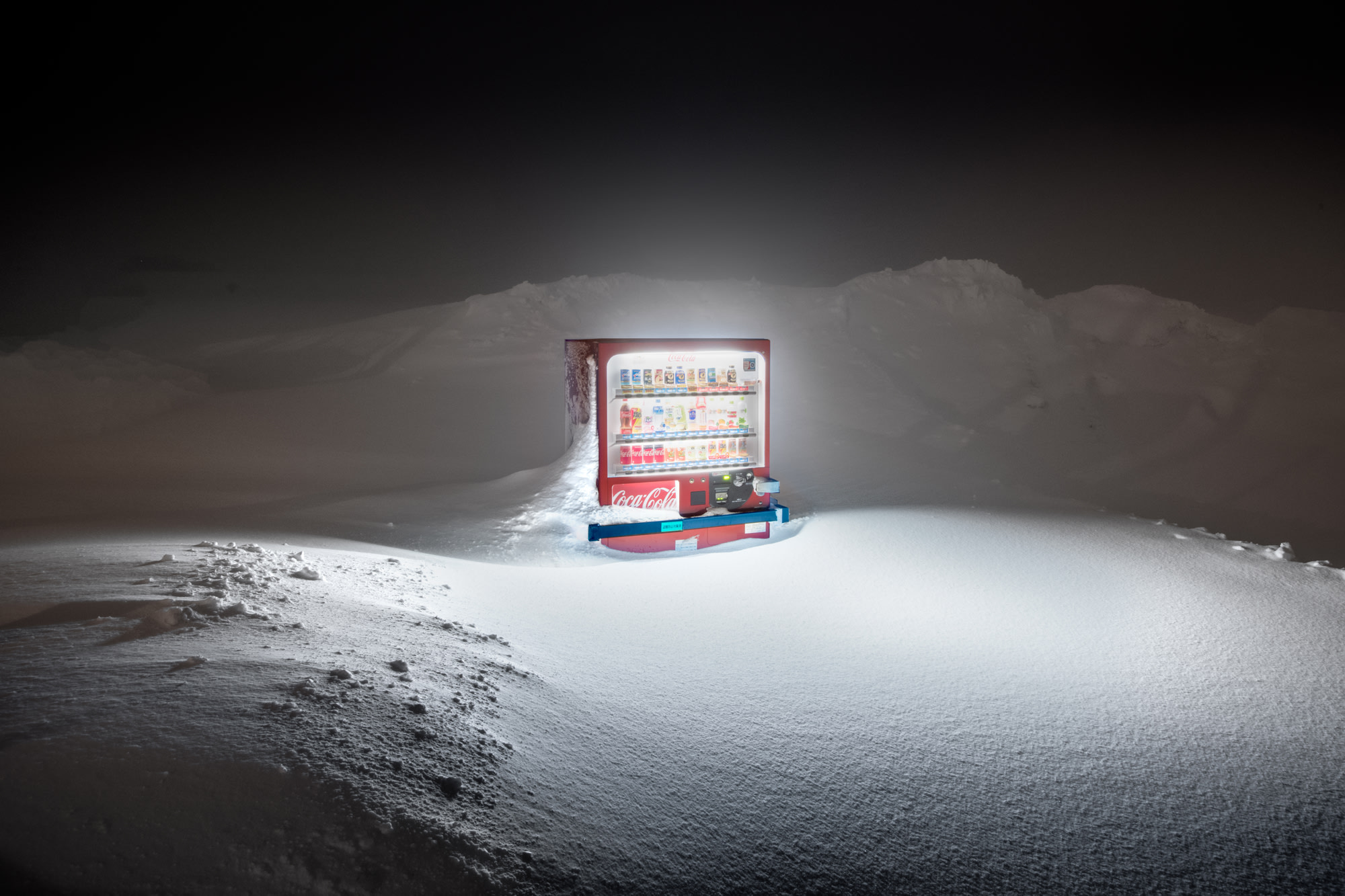 <p><strong>EIJI OHASHI</strong>&nbsp;<em>Roadside Lights #036,</em>&nbsp;2018</p>
