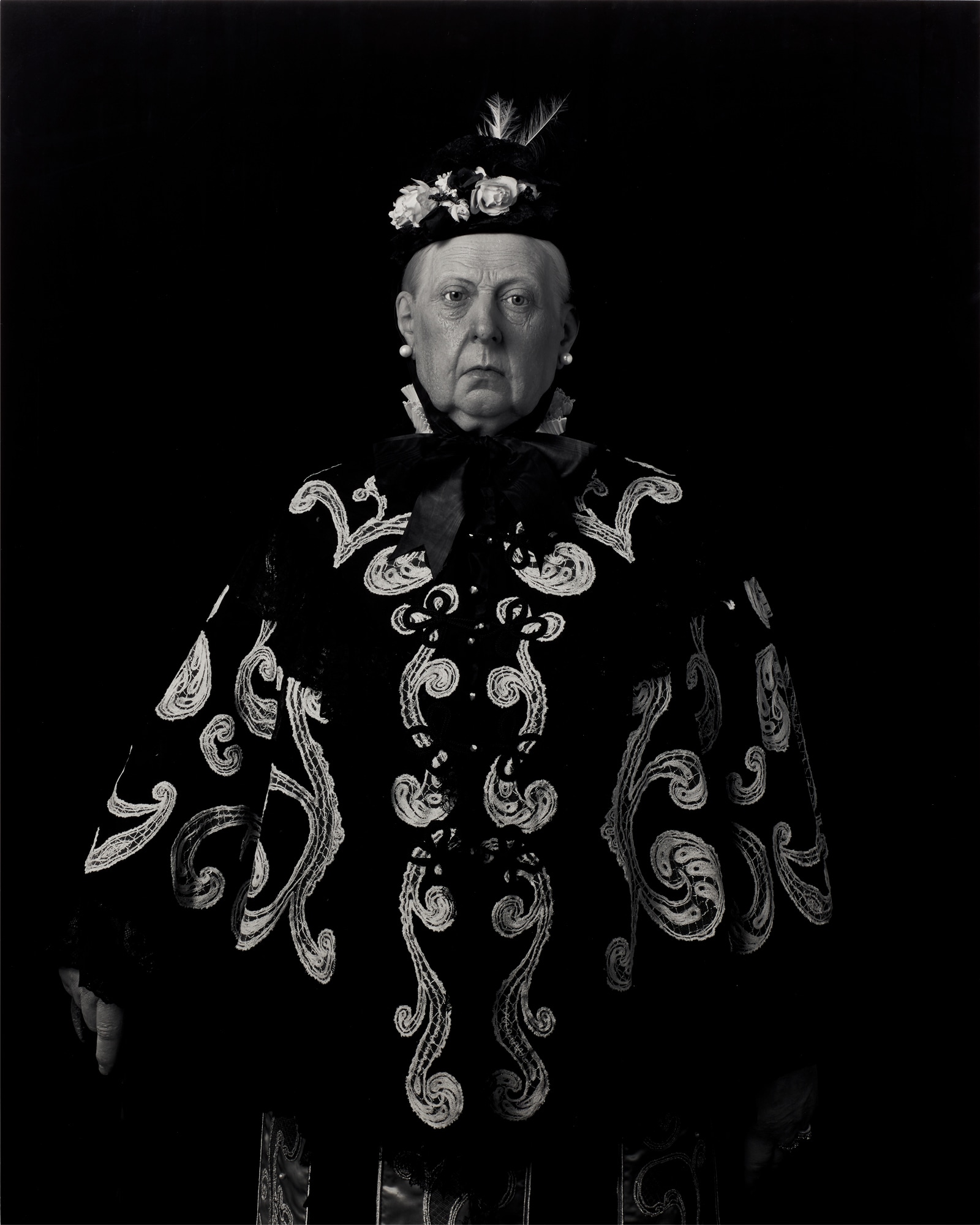 <p><strong>HIROSHI SUGIMOTO</strong>&nbsp;<em>Queen Victoria,</em>&nbsp;1999</p>

