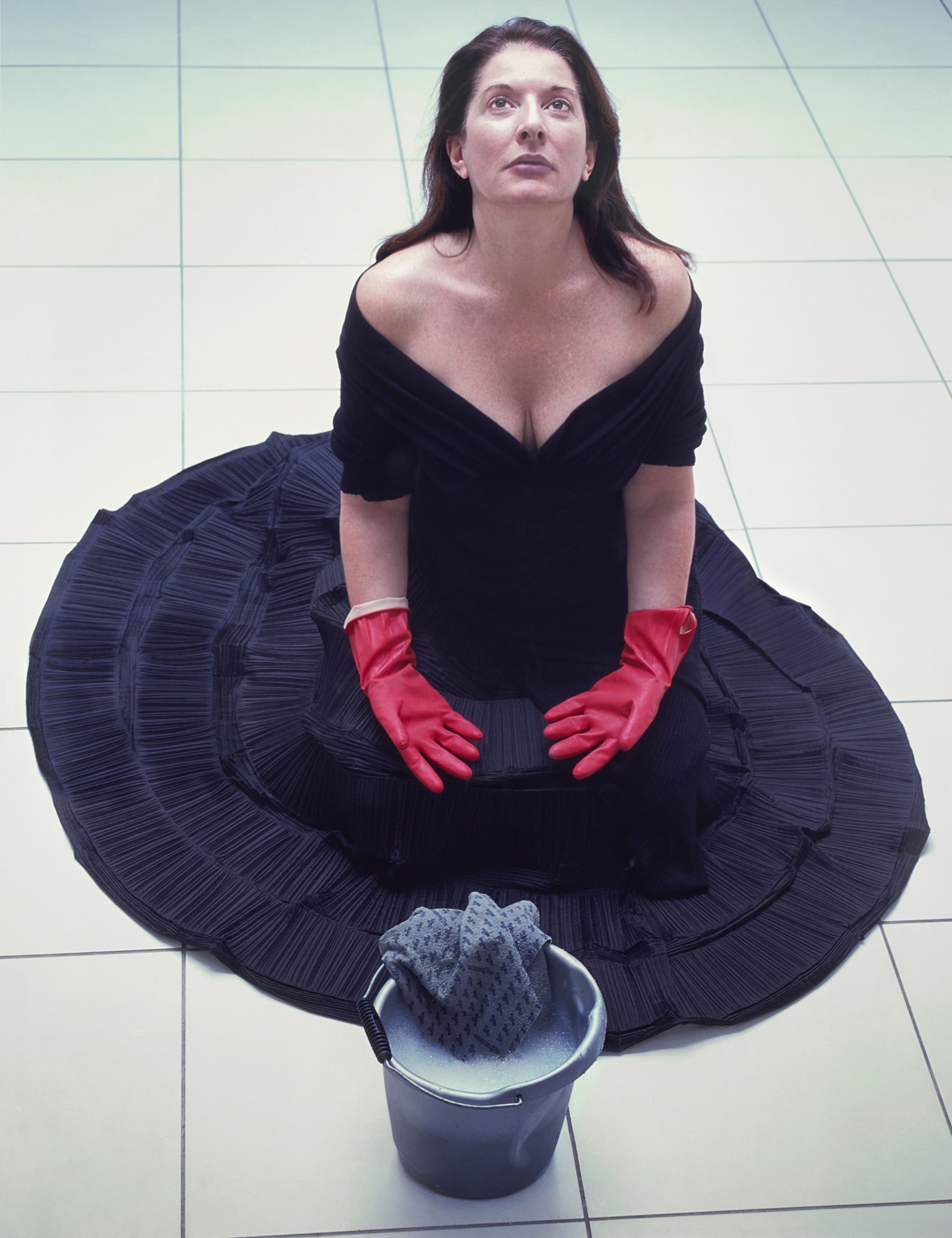 <p><strong>MARINA ABRAMOVIC</strong> <em>Cleaning the Floor, </em>2004</p>