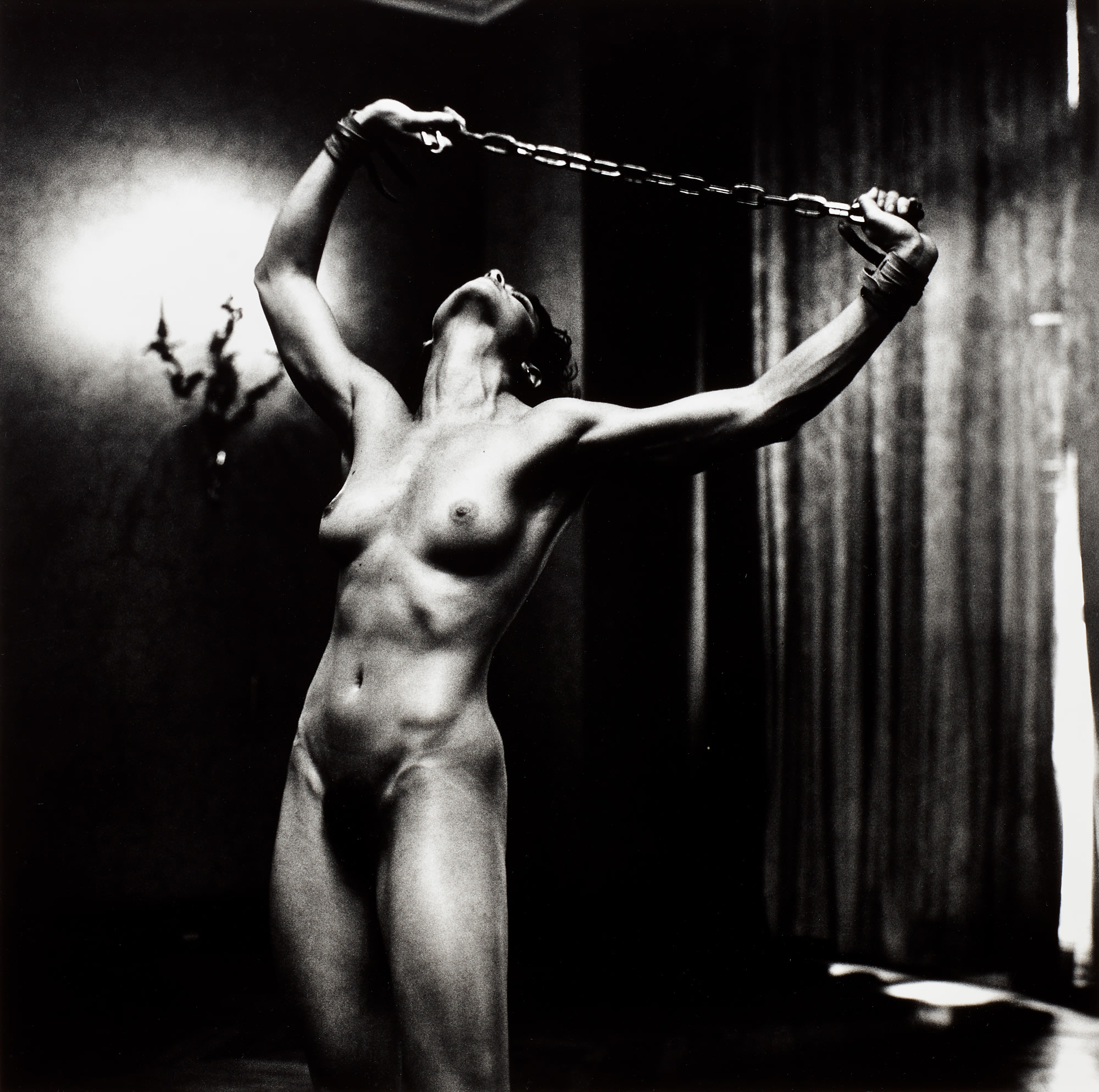 <p><strong>HELMUT NEWTON</strong> <em>Lisa Lyon in Paris III,</em> 1980</p>