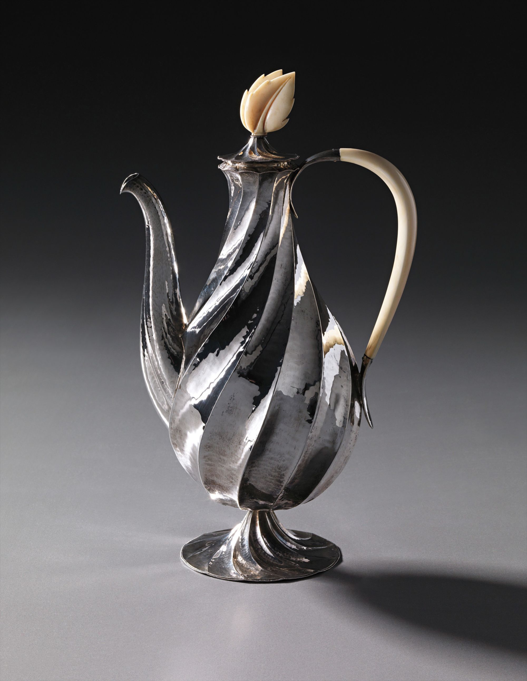 <b>DAGOBERT PECHE</b> <i>Rare coffee pot, model no. S 5073</i>, designed 1920, executed 1923-1926