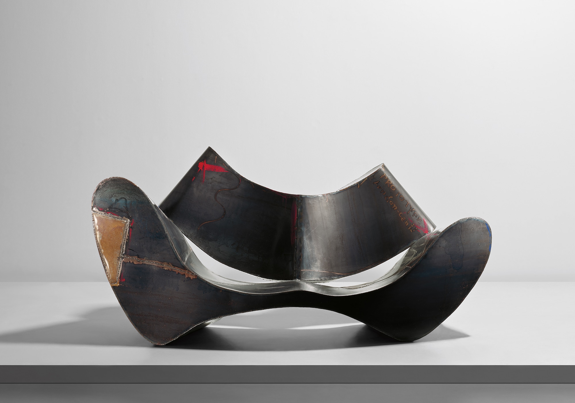 <p><strong>RON ARAD </strong><em>Prototype ‘D-Sofa’</em>, 1993</p>