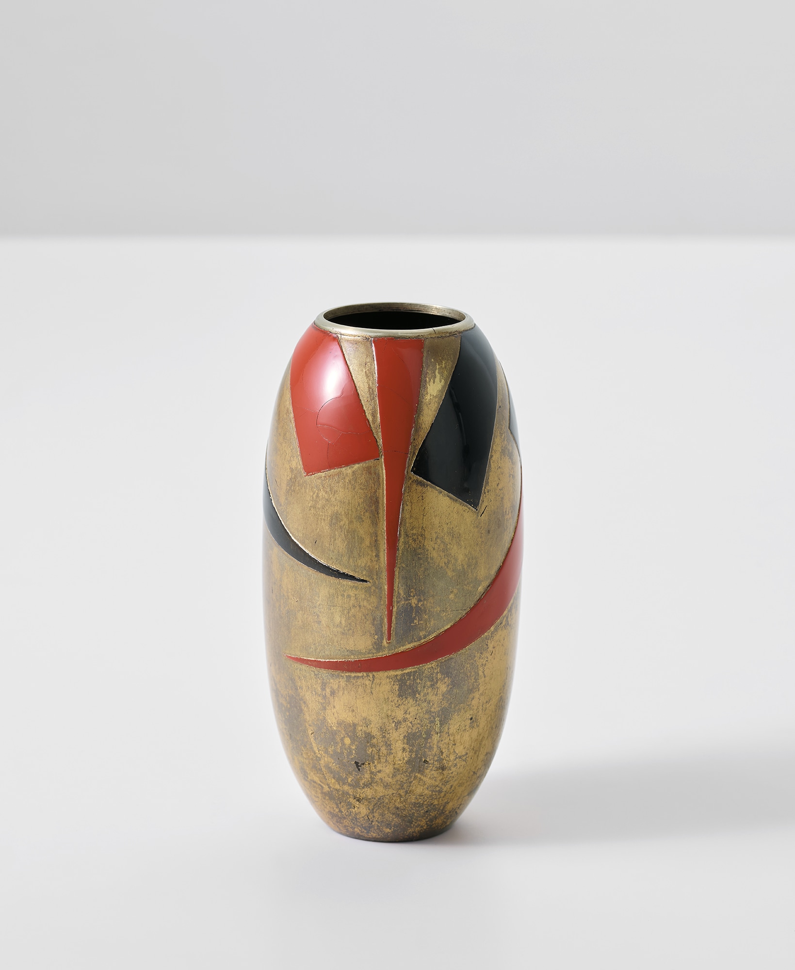 <p><strong>JEAN DUNAND</strong> <em>Vase</em>, circa 1925</p>