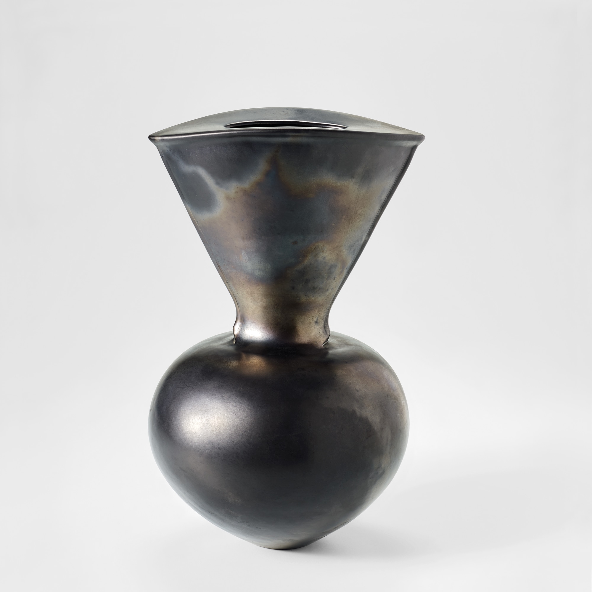 <p><strong>MAGDALENE ODUNDO</strong> <em>‘Untitled’</em>, 1987</p>