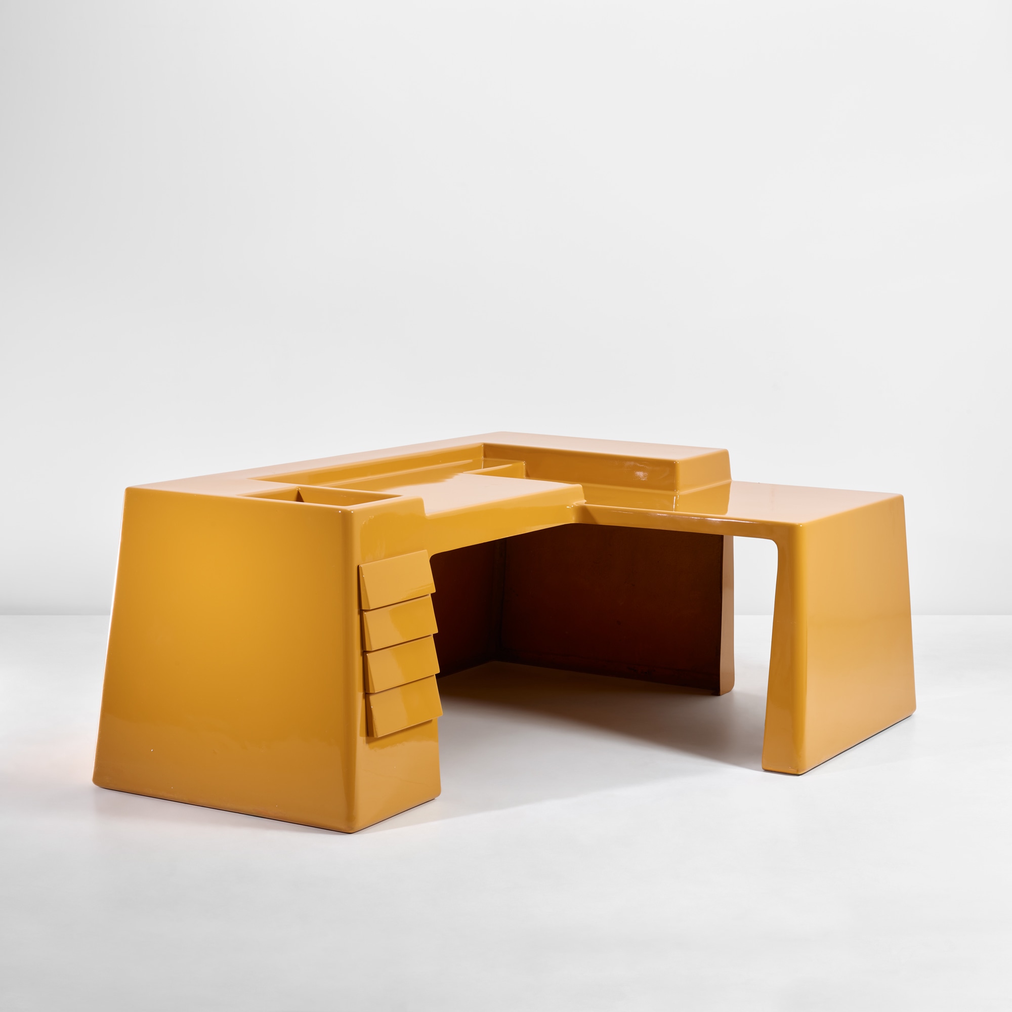 <p><strong>VITTORIO INTROINI </strong><em>Large desk</em>, circa 1968</p>