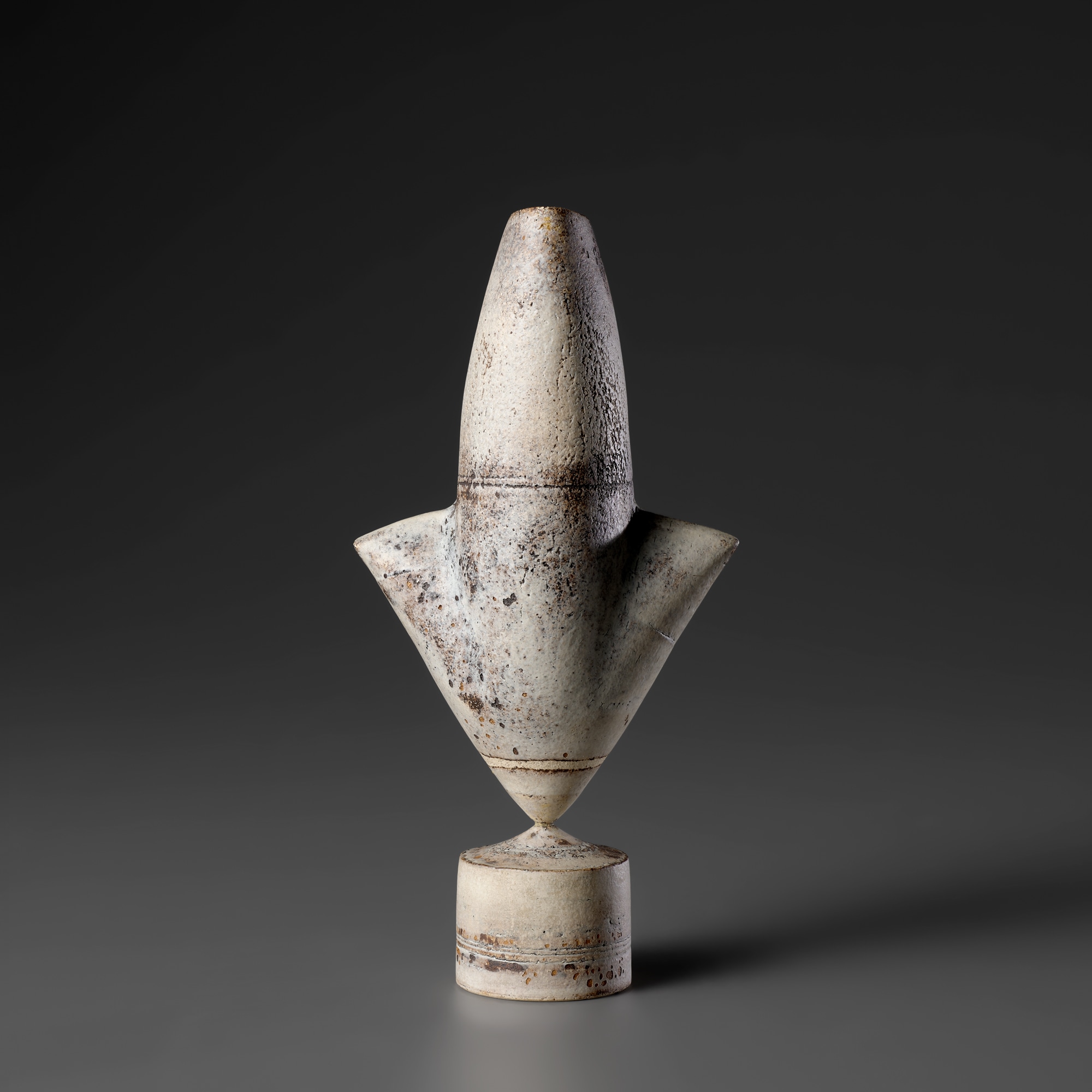 <p><strong>HANS COPER</strong> <em>Rare white 'Cycladic Arrow' form</em>, circa 1974</p>
