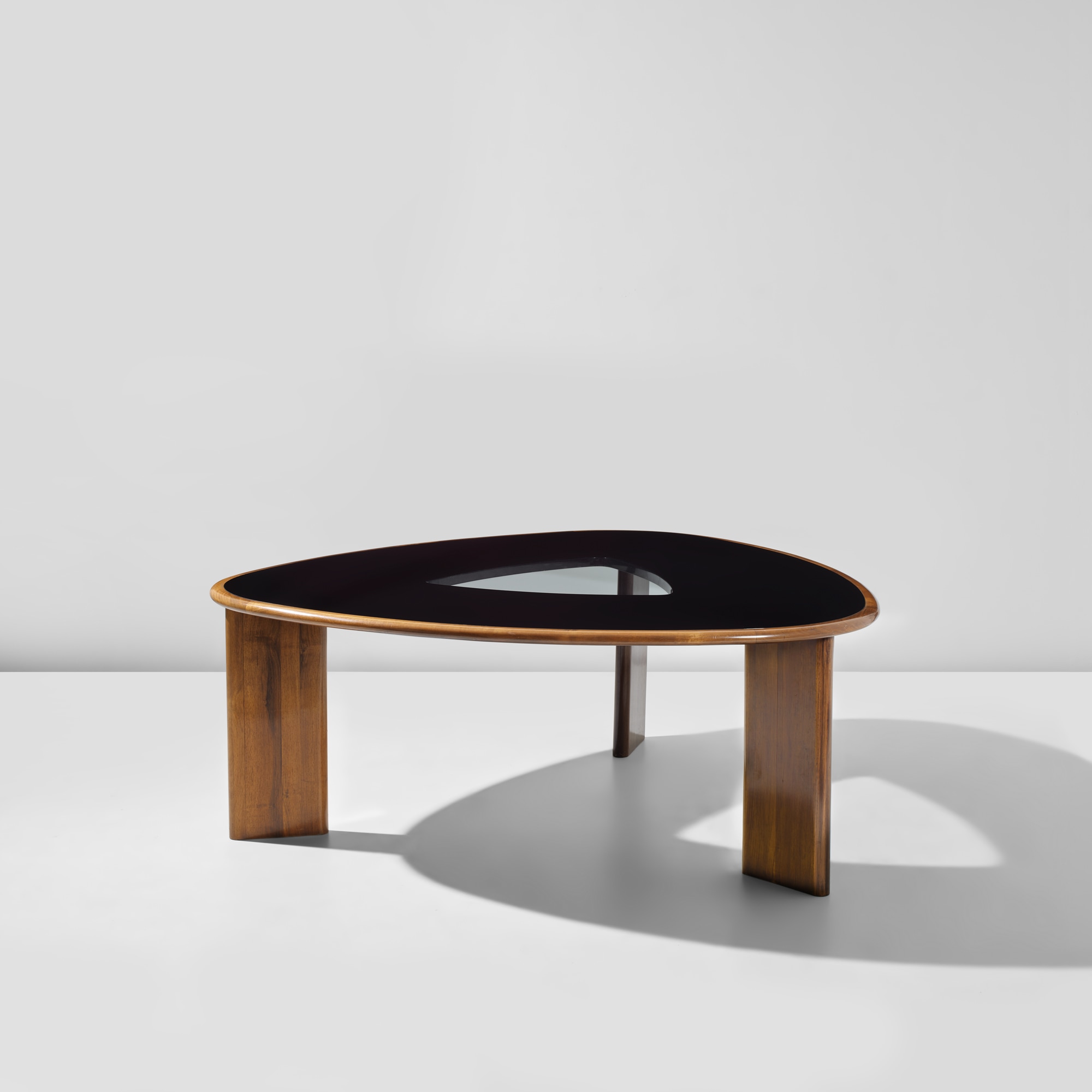 <p><strong>JOAQUIM TENREIRO</strong> <em>'Mesa triangular' dining table</em>, circa 1960</p>