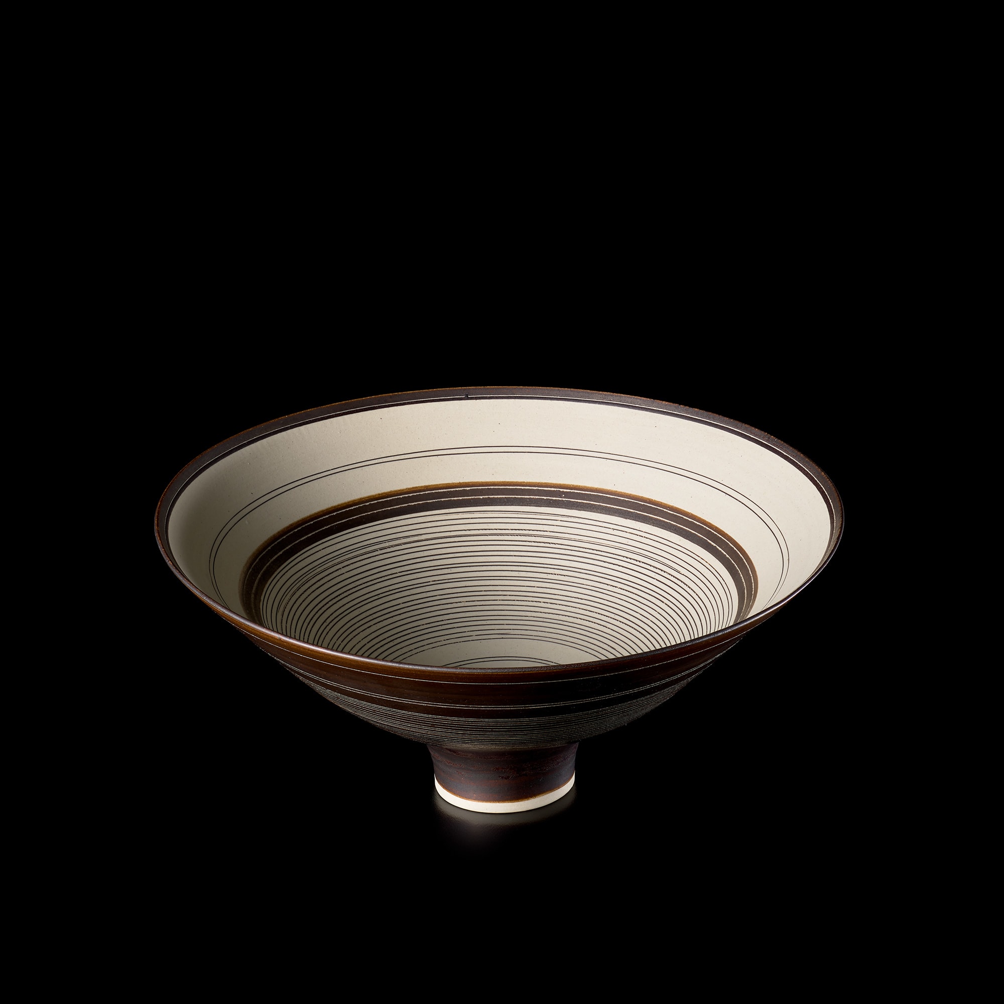 <p><strong>LUCIE RIE</strong> <em>Footed bowl,</em> &pound;40,000&ndash;60,000</p>
