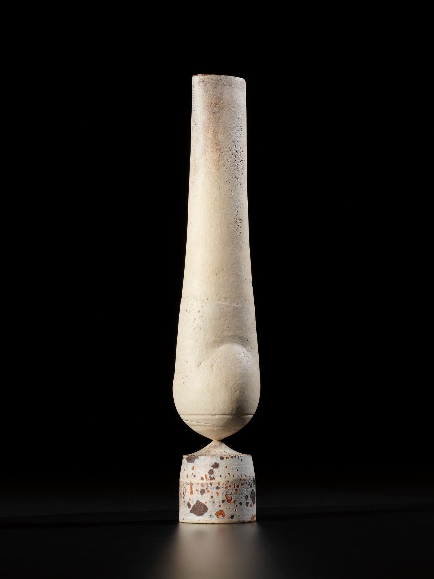 <p><strong>HANS COPER</strong> <em>‘Cycladic’ pot</em>, circa 1975</p>