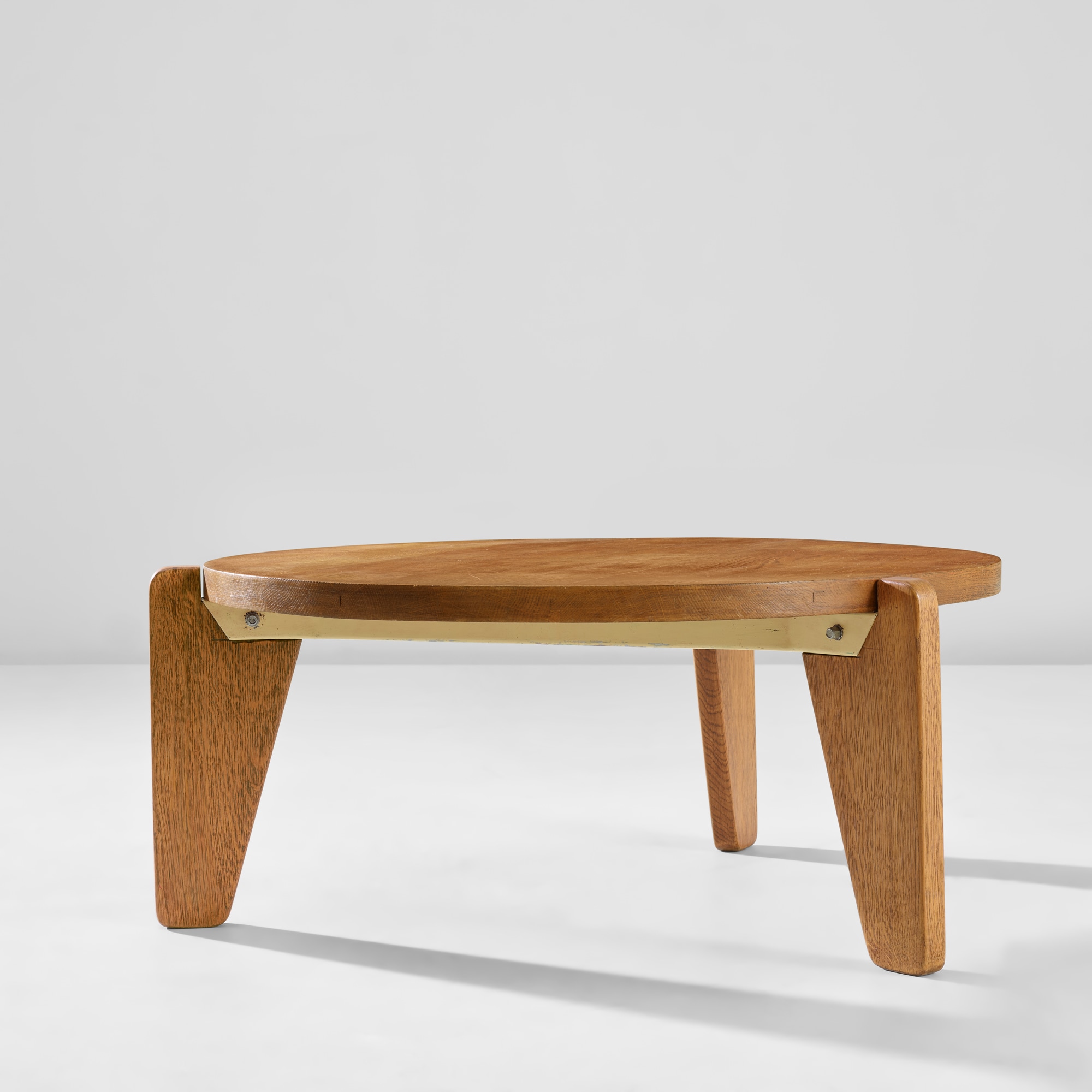 <p><strong>JEAN PROUV&Eacute;</strong>&nbsp;<em>Low table,&nbsp;model no. 402,</em> circa 1952</p>
