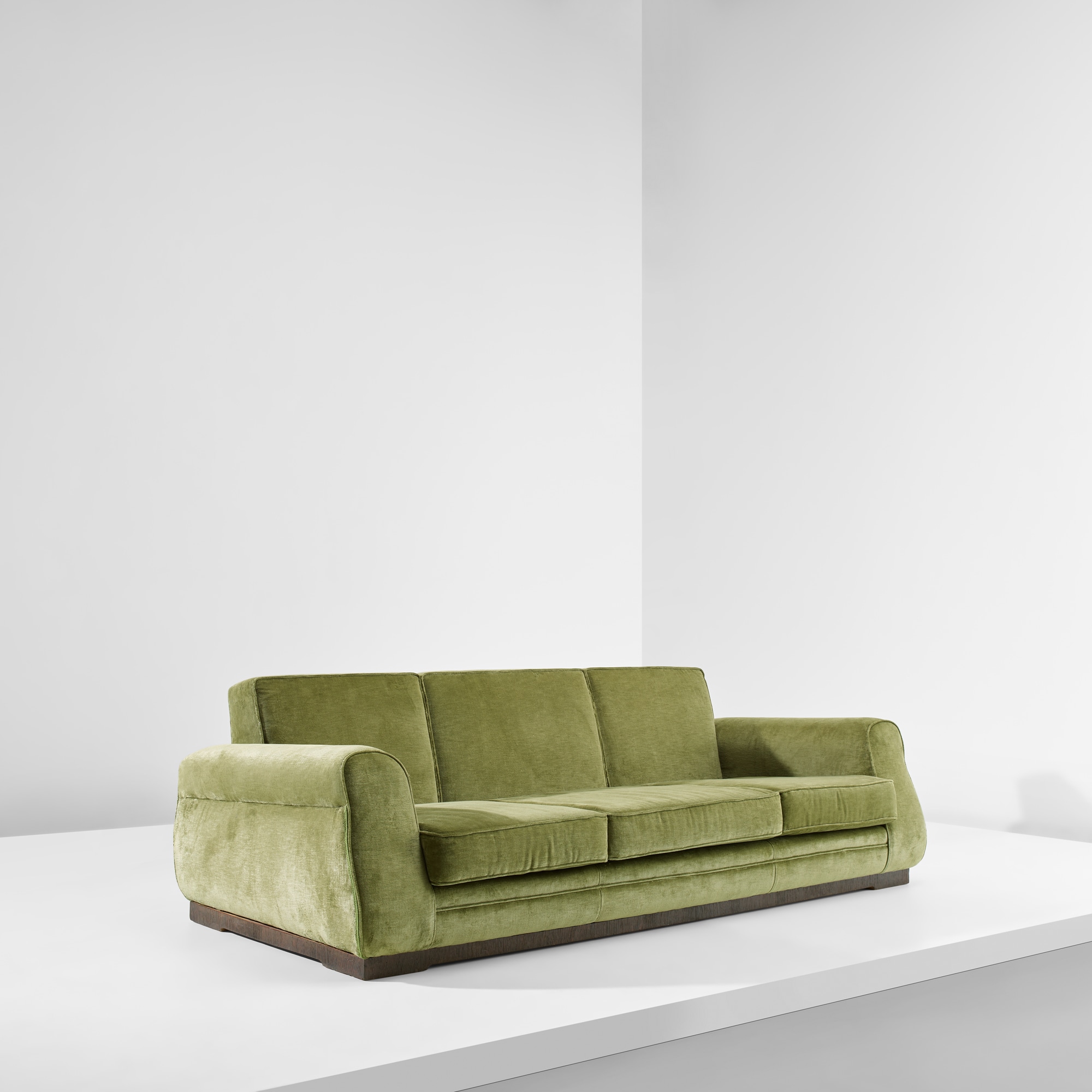 <p><strong>GUGLIELMO ULRICH</strong>&nbsp;<em>Rare sofa,</em> circa 1934</p>
