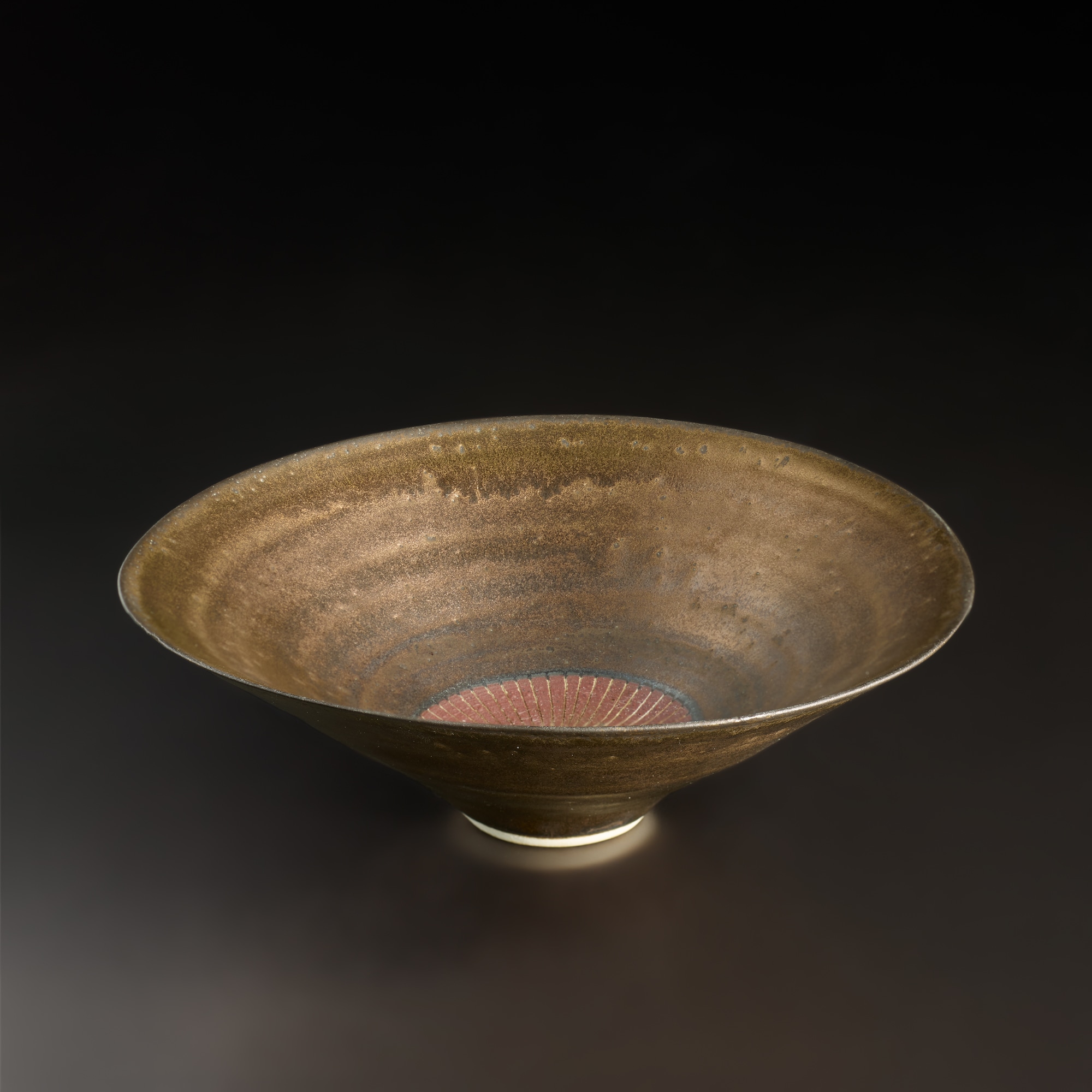 <p><strong>LUCIE RIE&nbsp;</strong><em>Conical bowl, </em>circa 1990</p>
