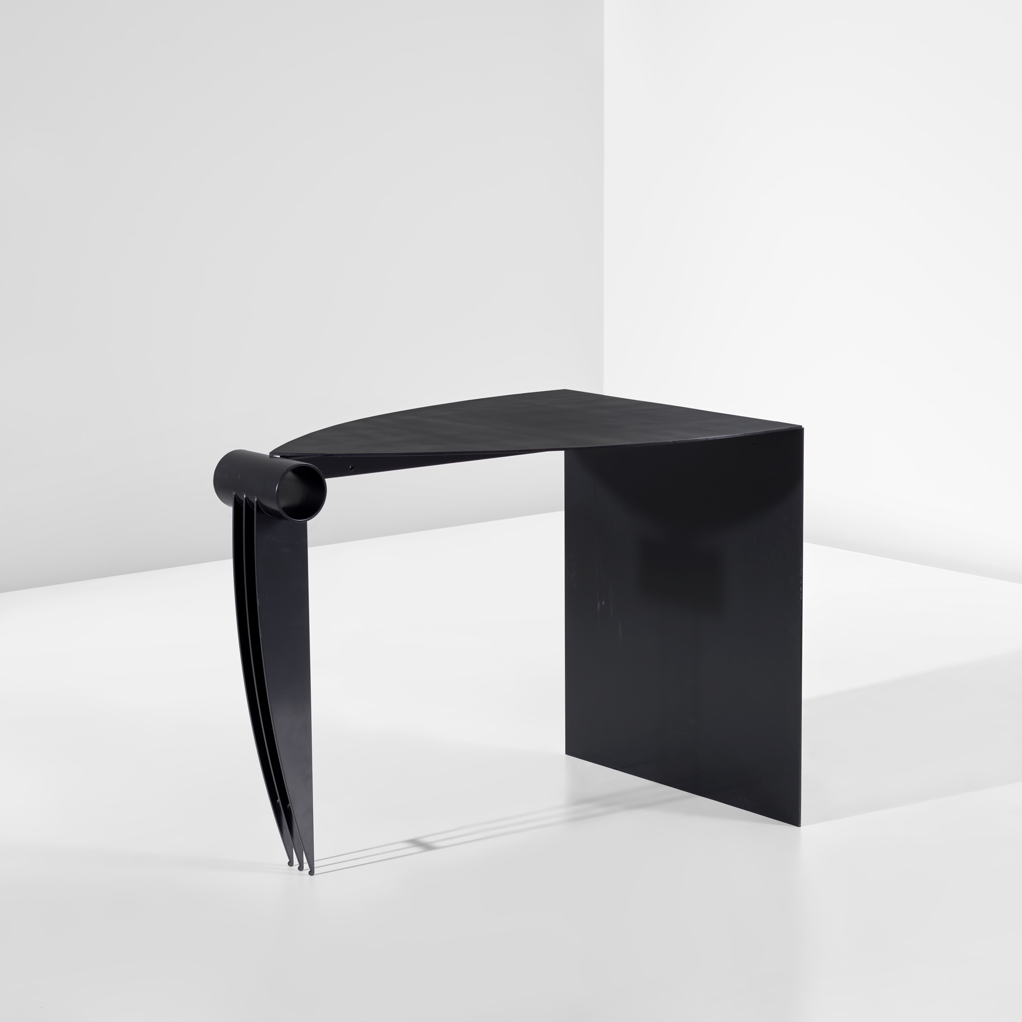 <p><strong>MARTIN SZEKELY</strong>&nbsp;<em>&#39;Pettit&#39; desk,</em>&nbsp;circa 1985</p>
