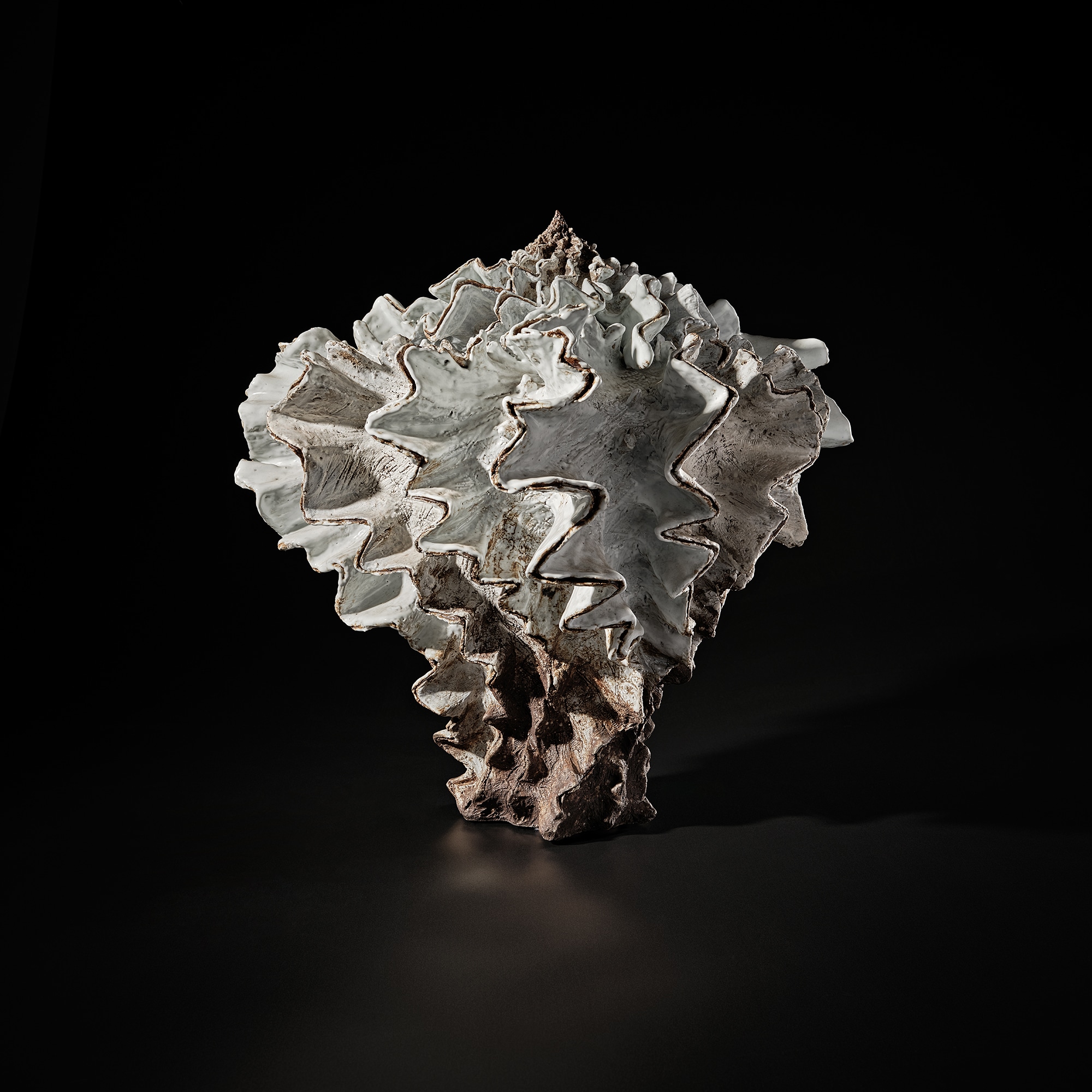 <p><strong>KOIKE SH&Otilde;KO</strong> <em>Lidded &#39;Shell Vessel&#39;</em>, circa 1997</p>
