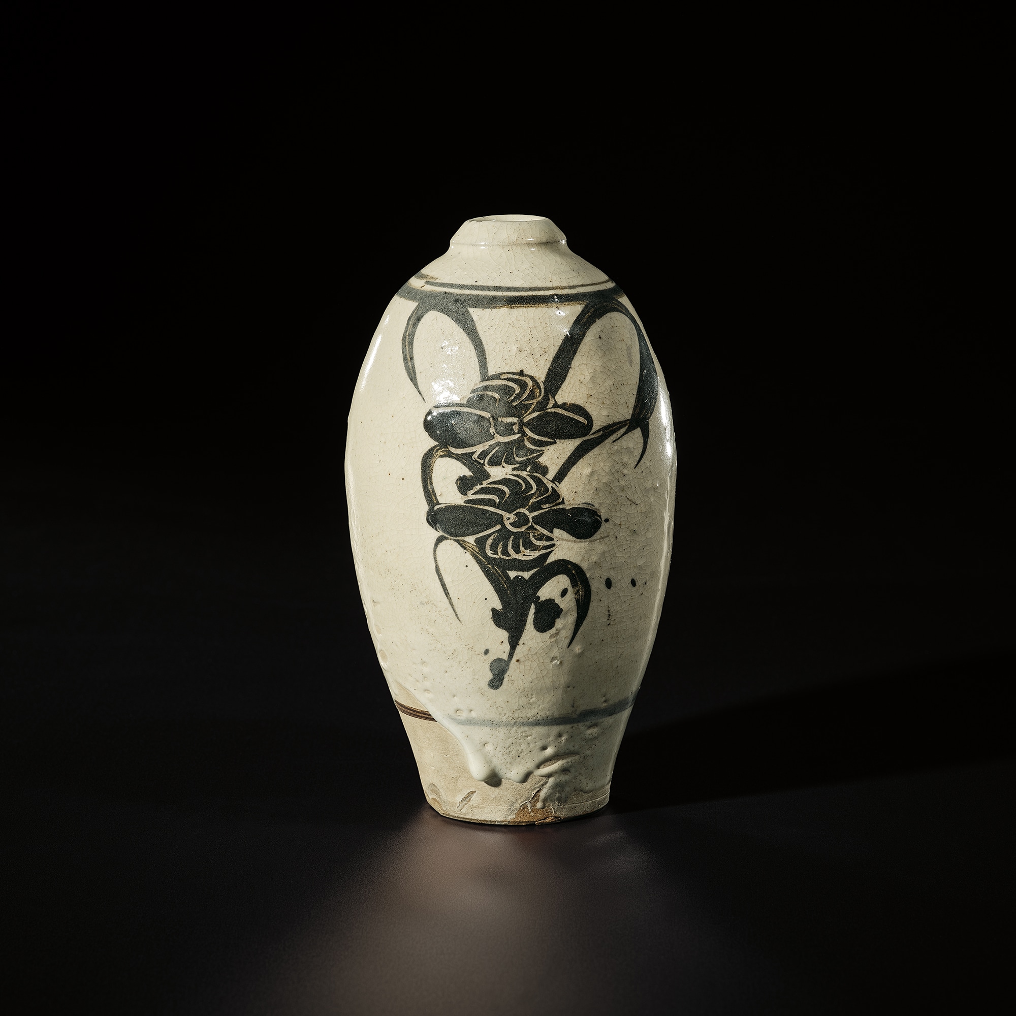 <p><strong>SHOJI HAMADA</strong> <em>Early vase</em>, circa 1922</p>
