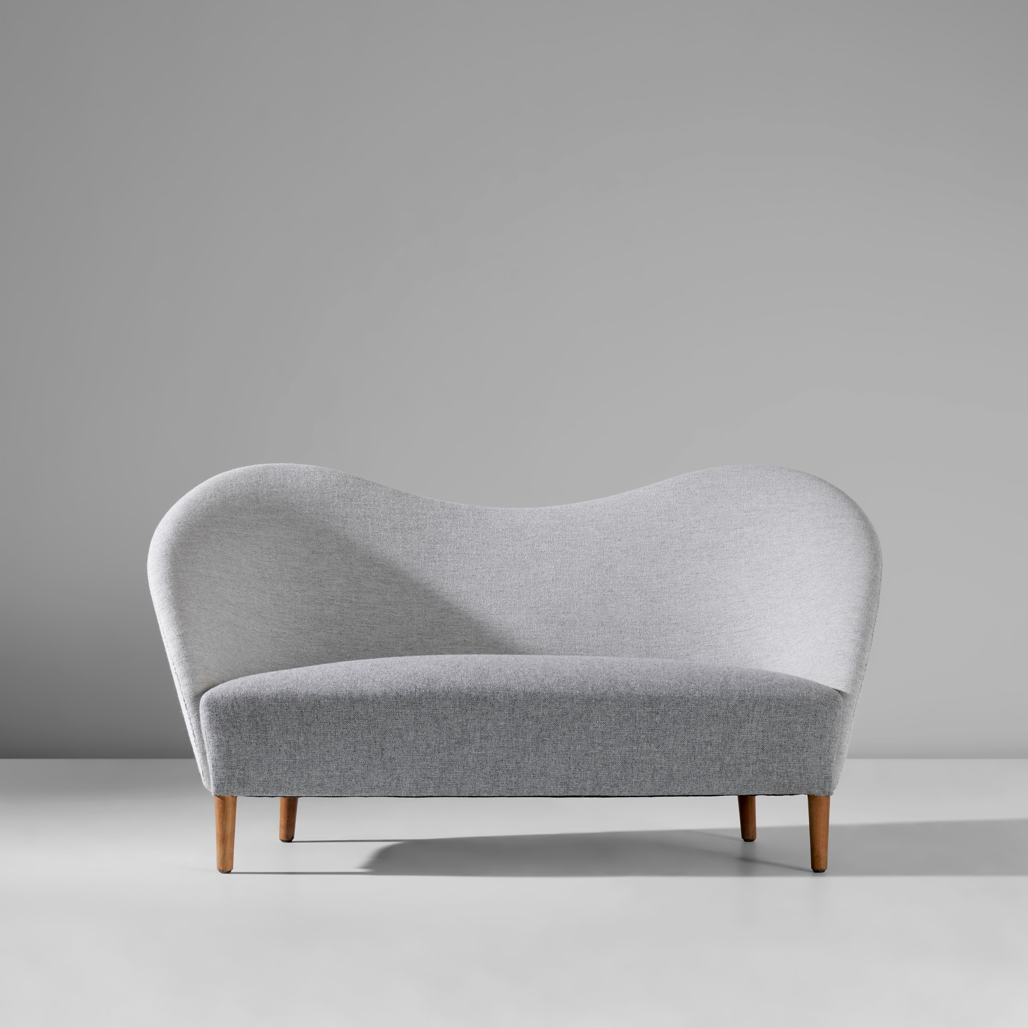 <p><strong>NANNA AND J&Oslash;RGEN DITZEL</strong>&nbsp;<em>Sofa,</em>&nbsp;circa 1945</p>
