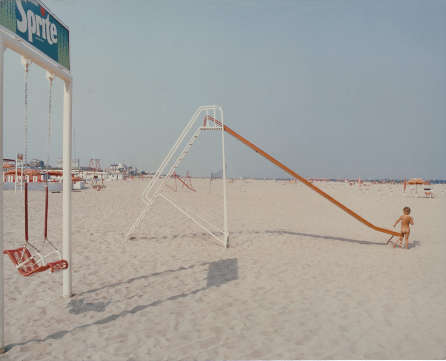 <p><strong>LUIGI GHIRRI</strong> <em>Riviera romagnola 1989</em>, 1989</p>