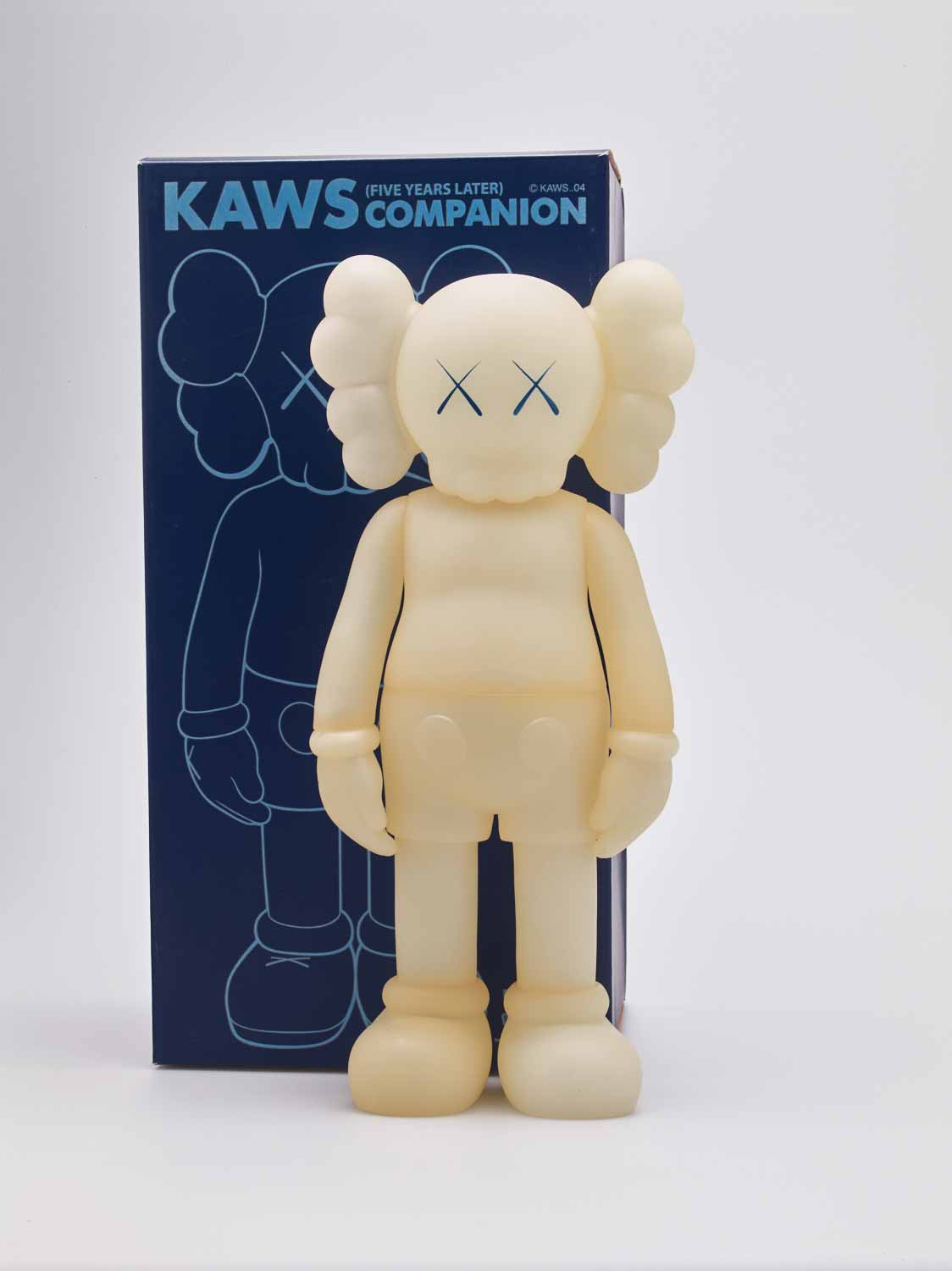 <p><strong>KAWS </strong><em>COMPANION (FIVE YEARS LATER) (BLUE) GLOW IN THE DARK,</em> 2004</p>
