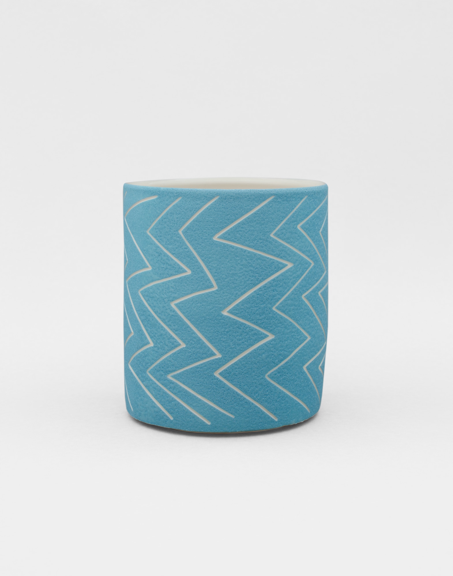 <p><strong>SHIO KUSAKA</strong> <em>(zig zag 6)</em>, 2013</p>
