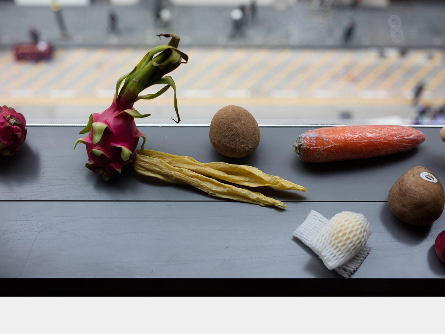 <p><strong>WOLFGANG TILLMANS</strong>&nbsp;<em>Hong Kong Still Life</em>, 2008</p>
